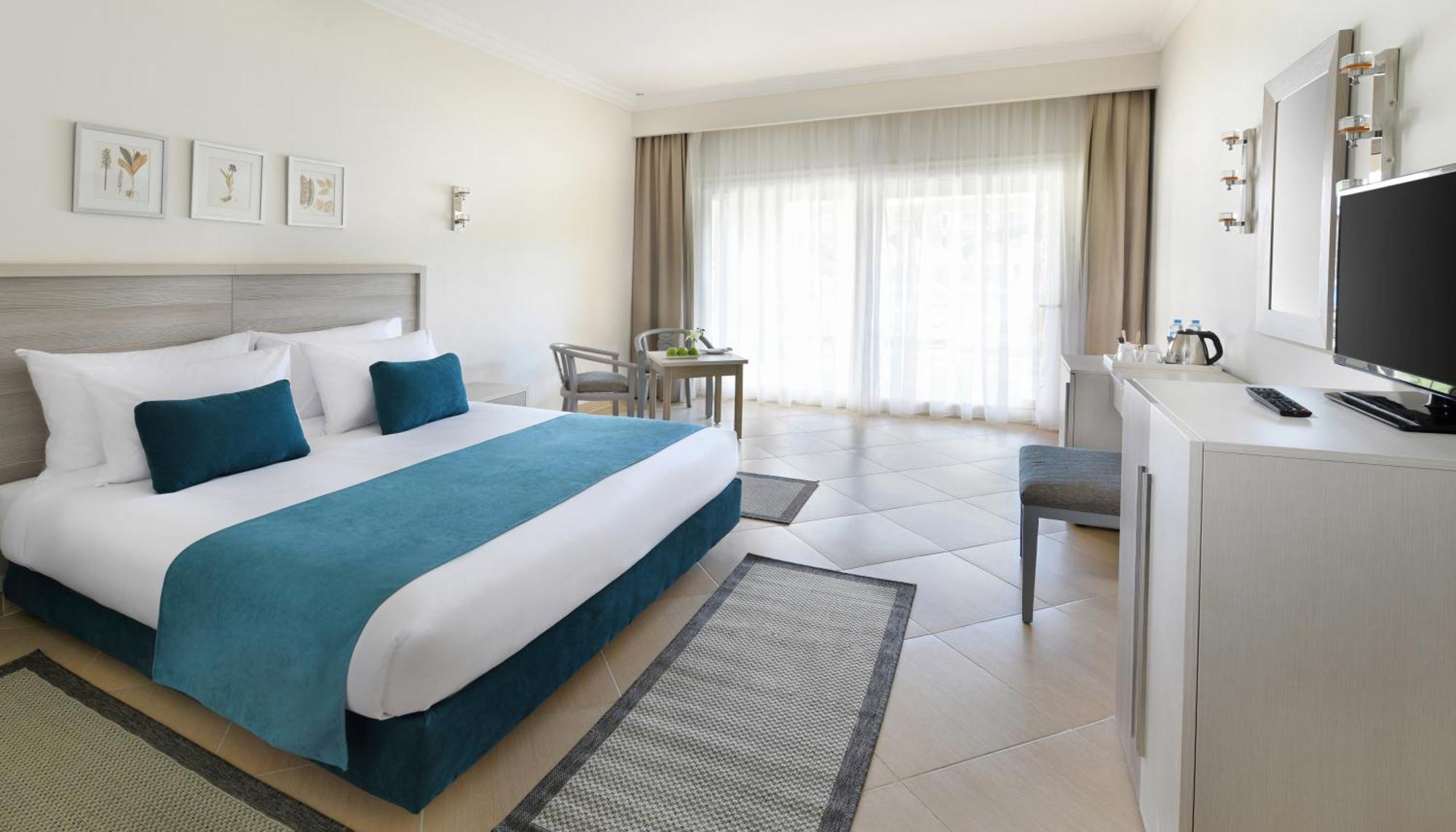 Superior King or Twin Bed Garden View