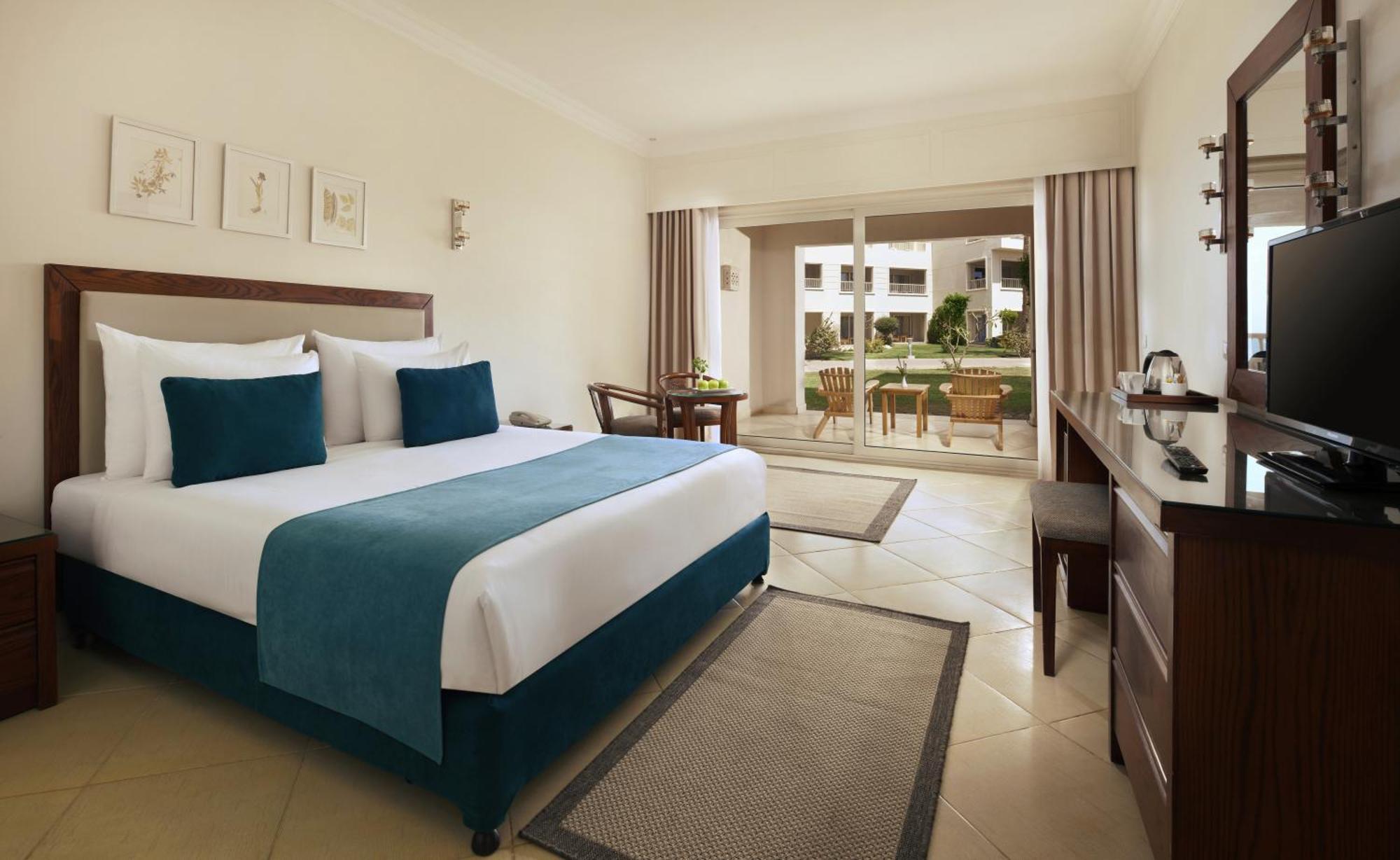 Superior King or Twin Bed Garden View