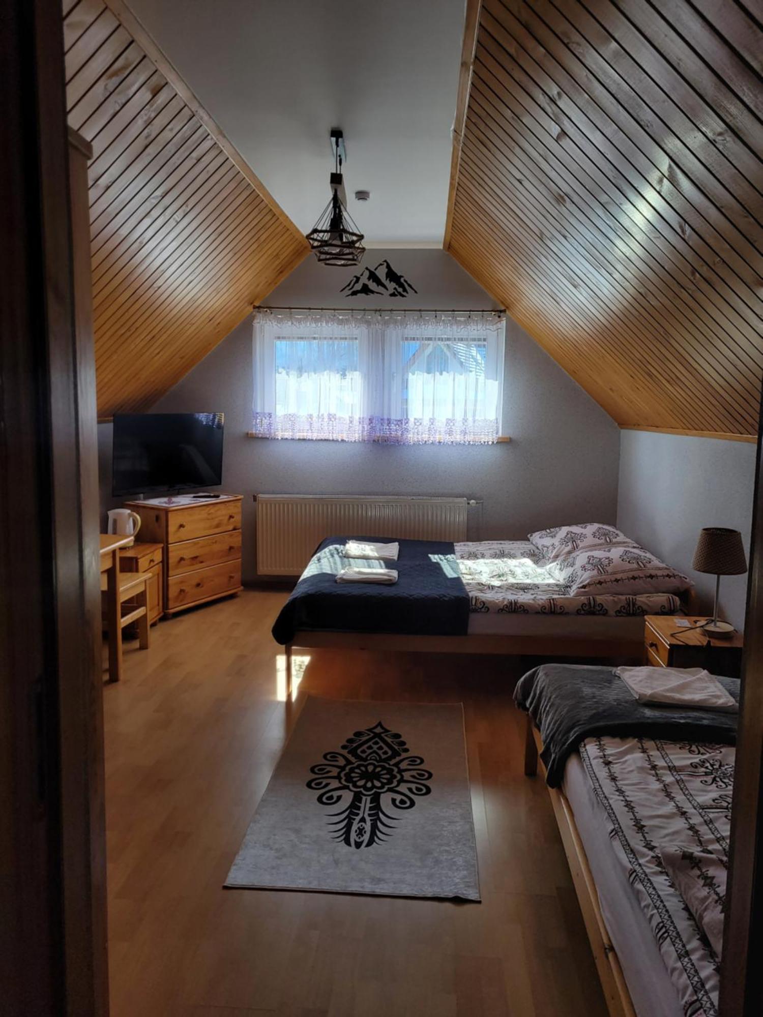 Pokój trzyosobowy z widokiem na góry