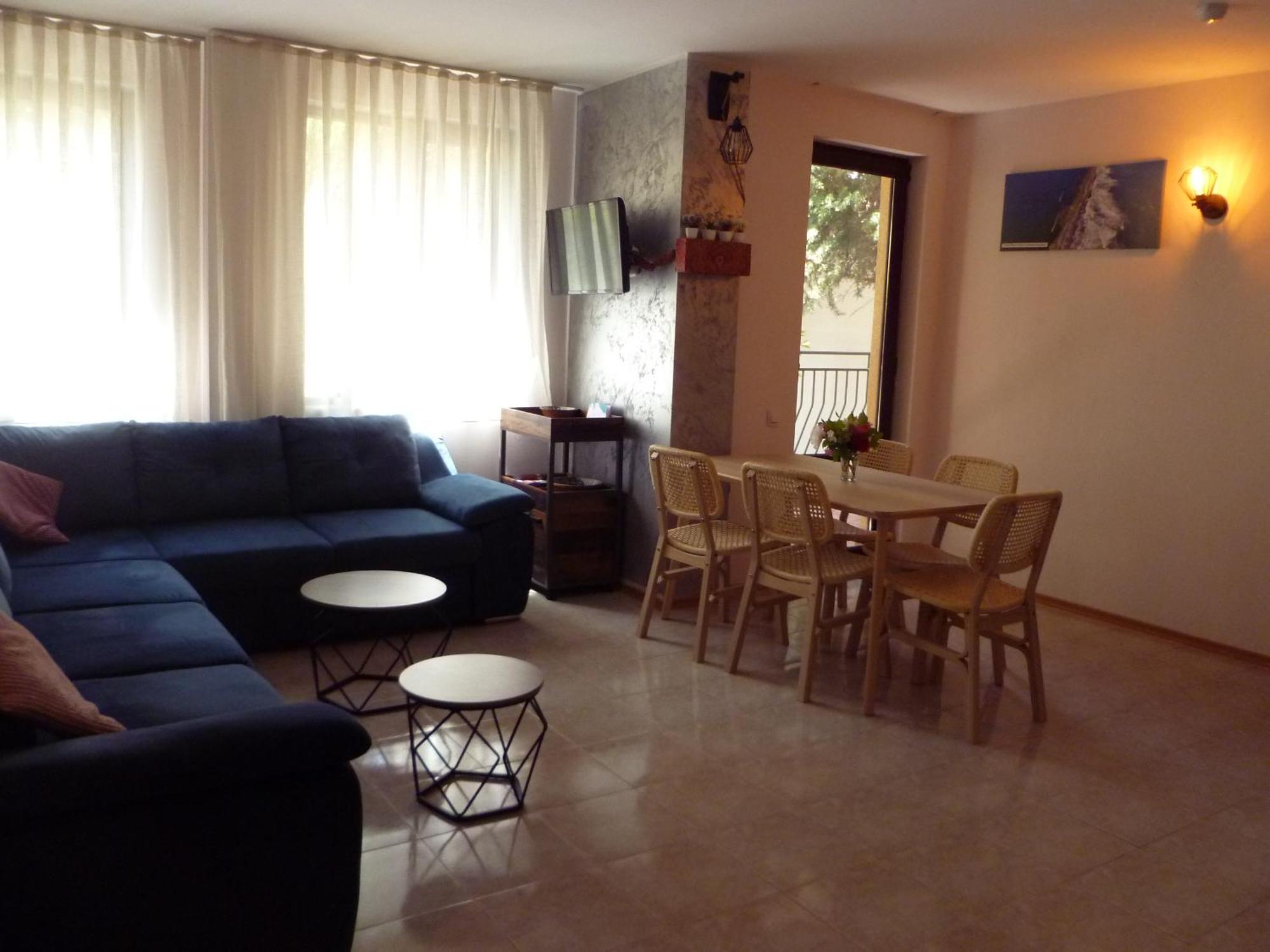 Apartament typu Deluxe z 2 sypialniami i widokiem na ogród