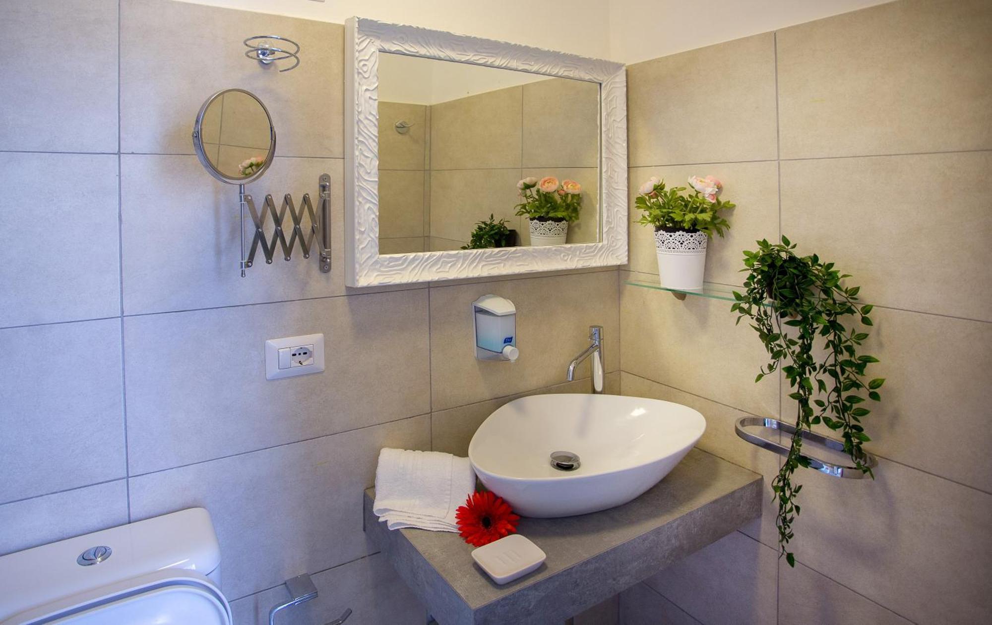 Double Room with Private Bathroom,1670710482:JPEG