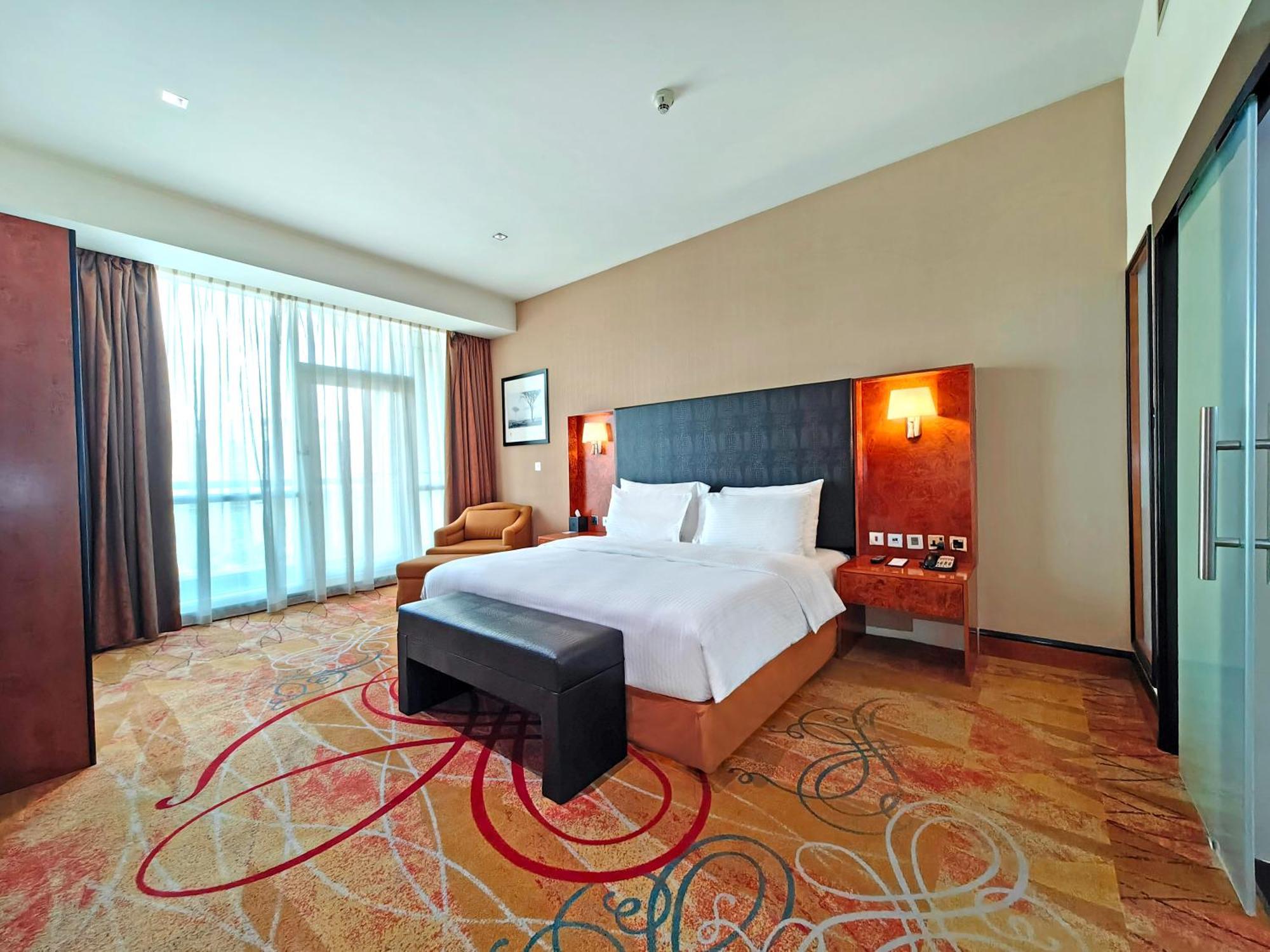Executive Deluxe Suite complimentary shuttle to DXB Airport Terminal 1 & 3