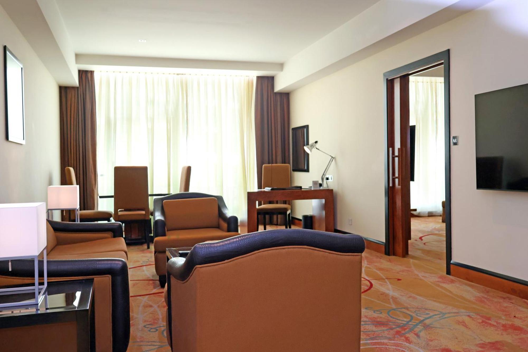 Executive Deluxe Suite complimentary shuttle to DXB Airport Terminal 1 & 3