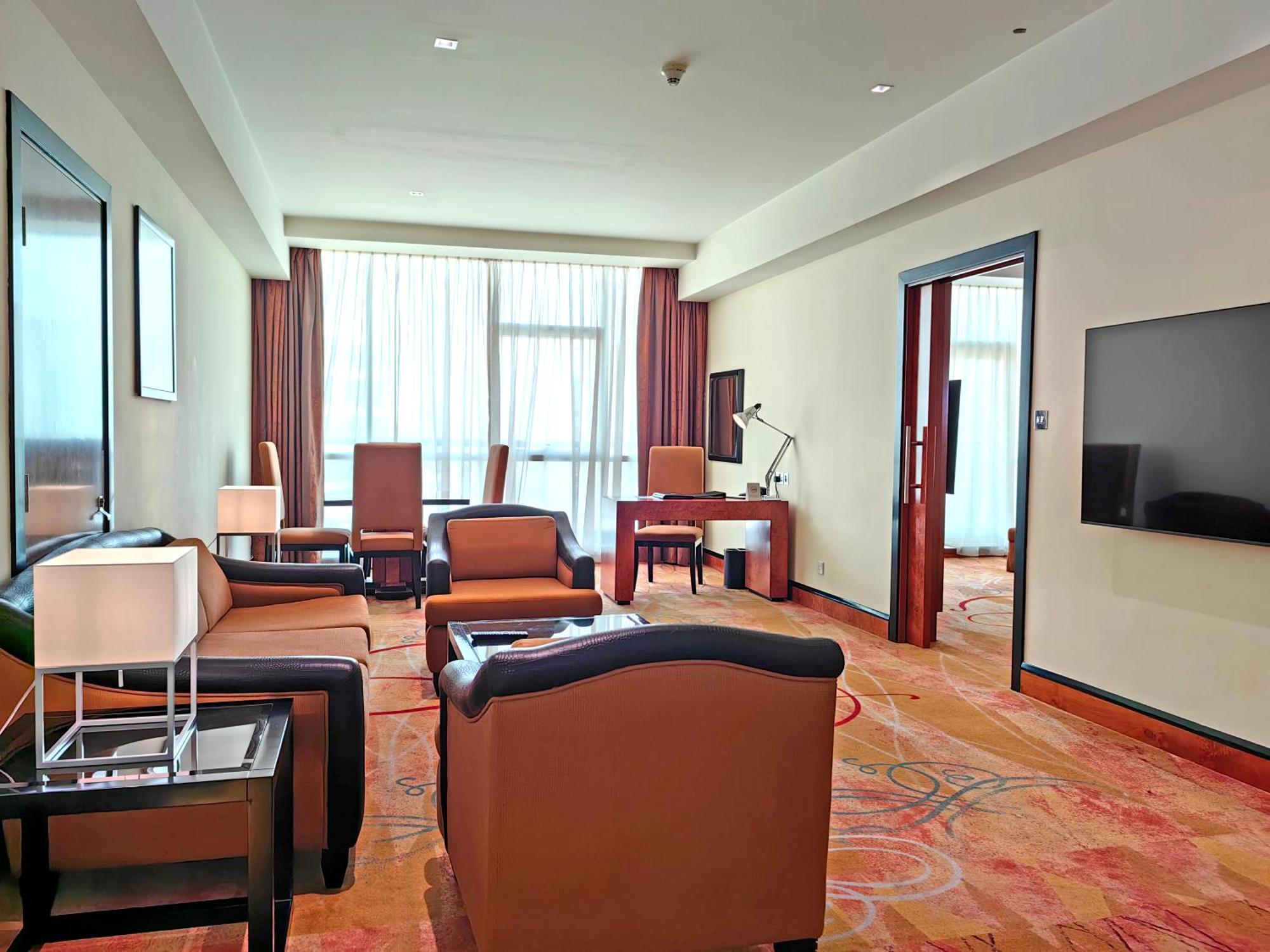 Executive Deluxe Suite complimentary shuttle to DXB Airport Terminal 1 & 3