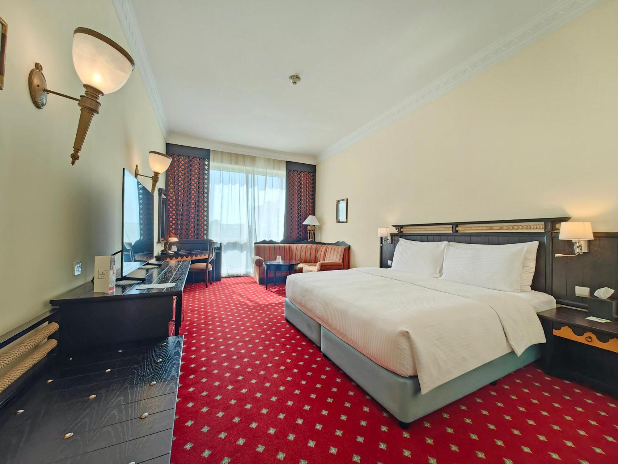 Deluxe King Room complimentary shuttle to DXB Airport Terminal 1 & 3