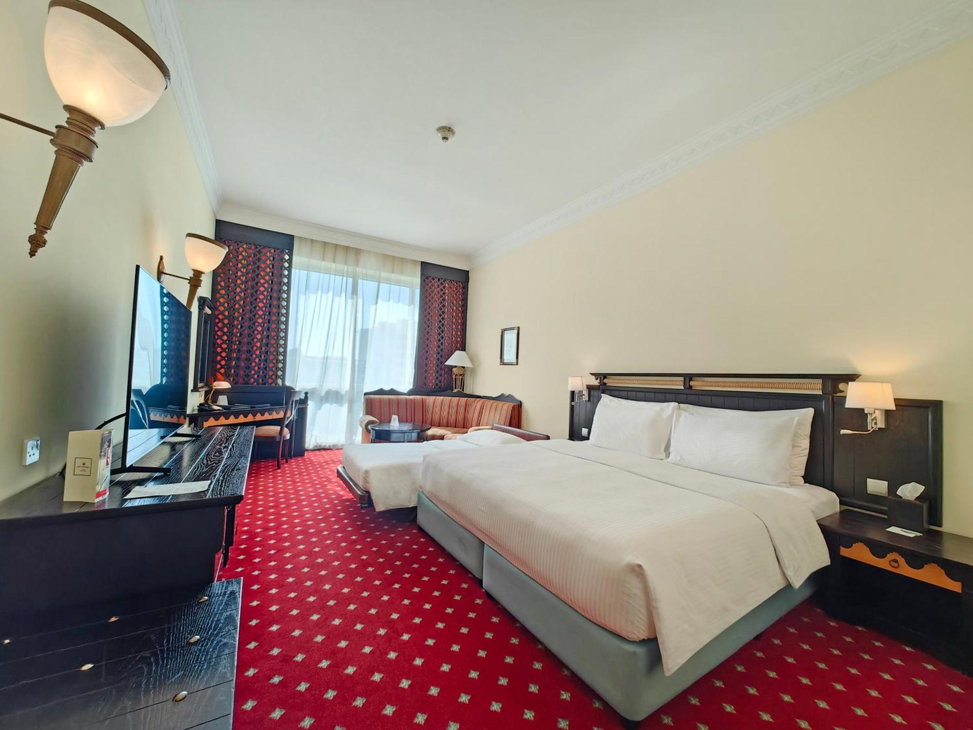 Deluxe King Room complimentary shuttle to DXB Airport Terminal 1 & 3