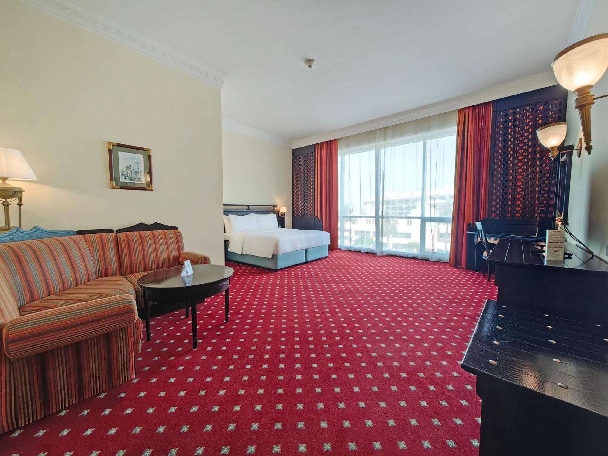 Deluxe King Room complimentary shuttle to DXB Airport Terminal 1 & 3
