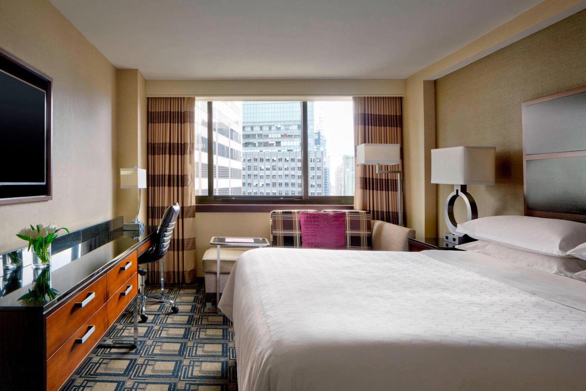 Superior King Room Adapted Tub Mobility Hearing Accessible or High Floor,1672564450:JPEG