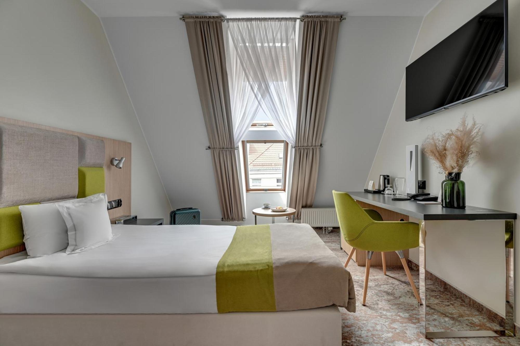 Single Room,1671895528:JPEG