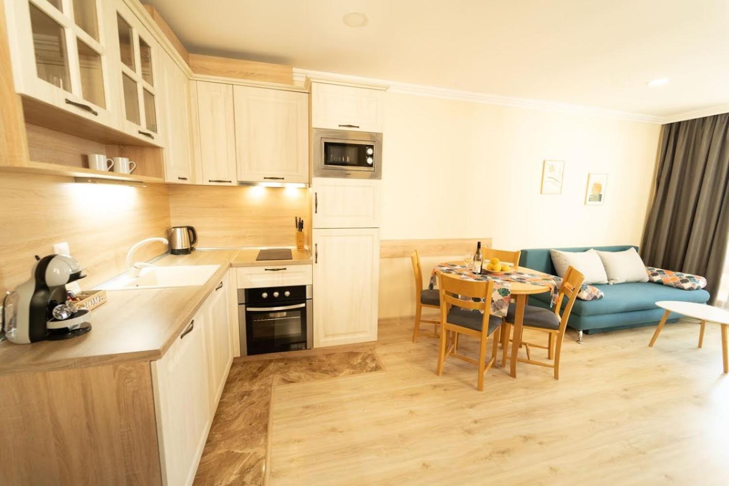 Apartament z 1 sypialnią i częściowym widokiem na morze (4 osoby dorosłe)