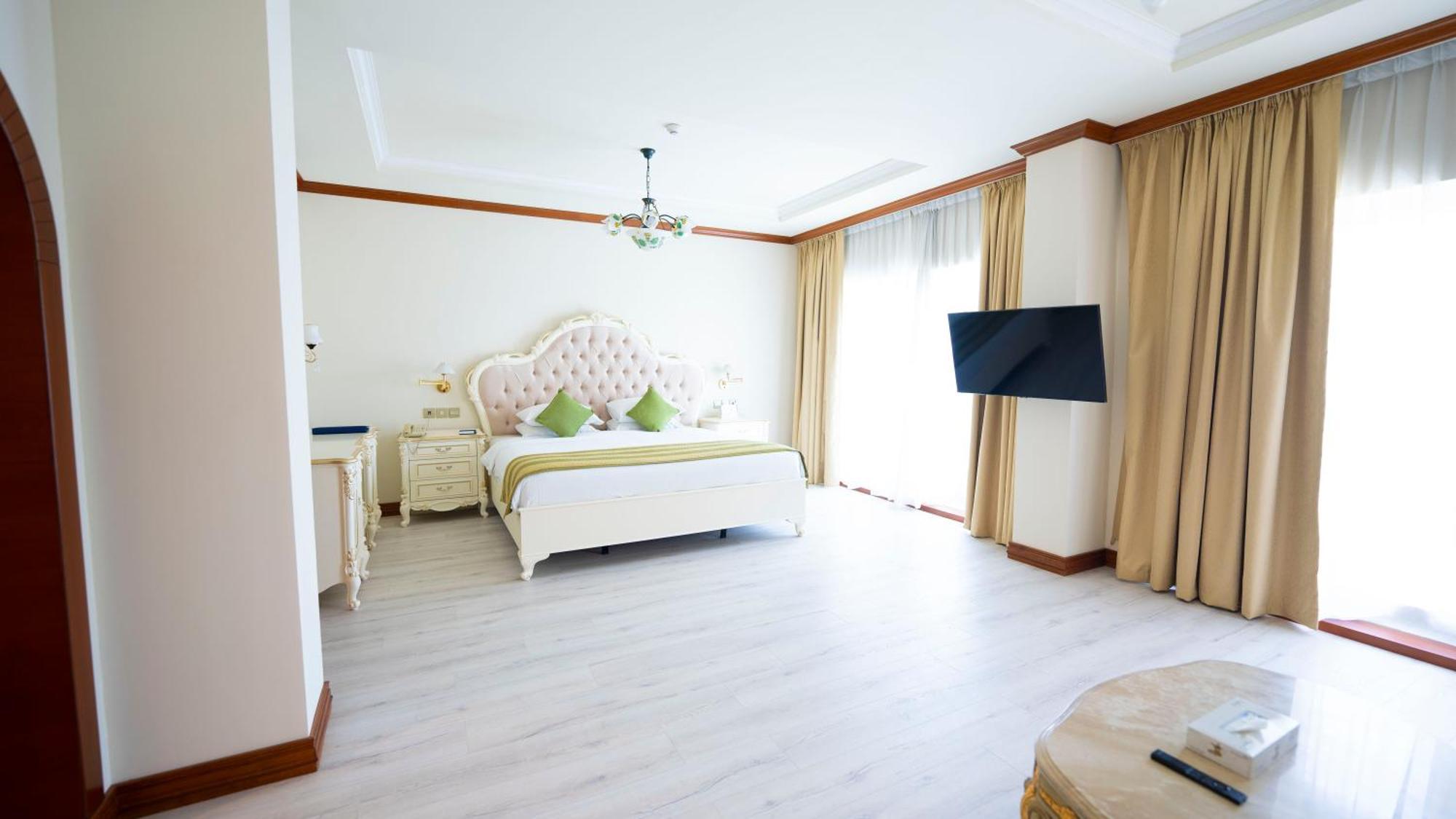 Junior Suite Creek View Balcony Beach Transfer Food & Beverage