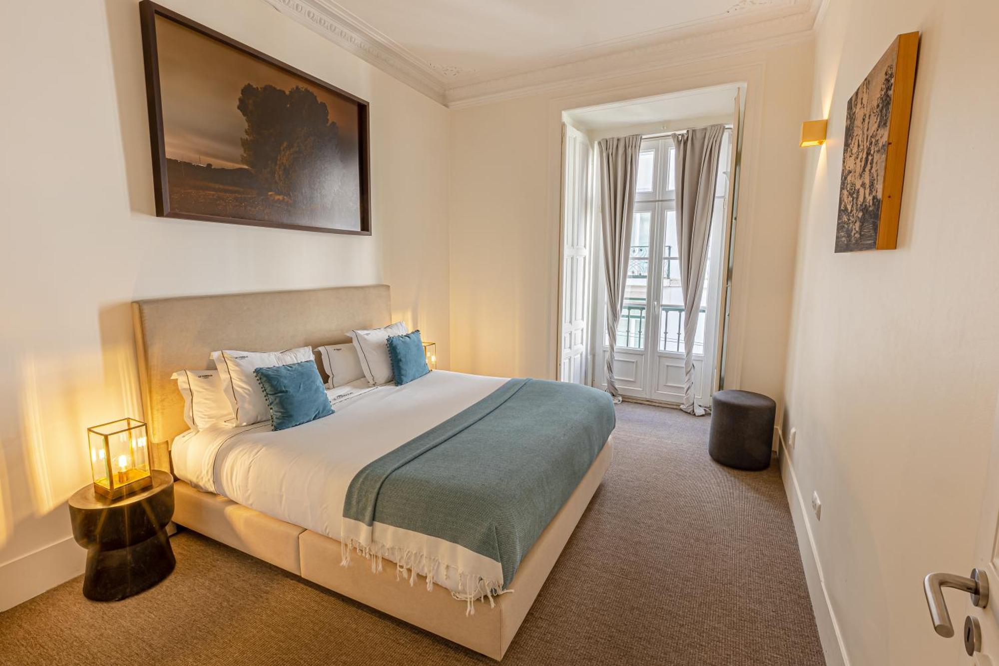 Deluxe Suite Square View