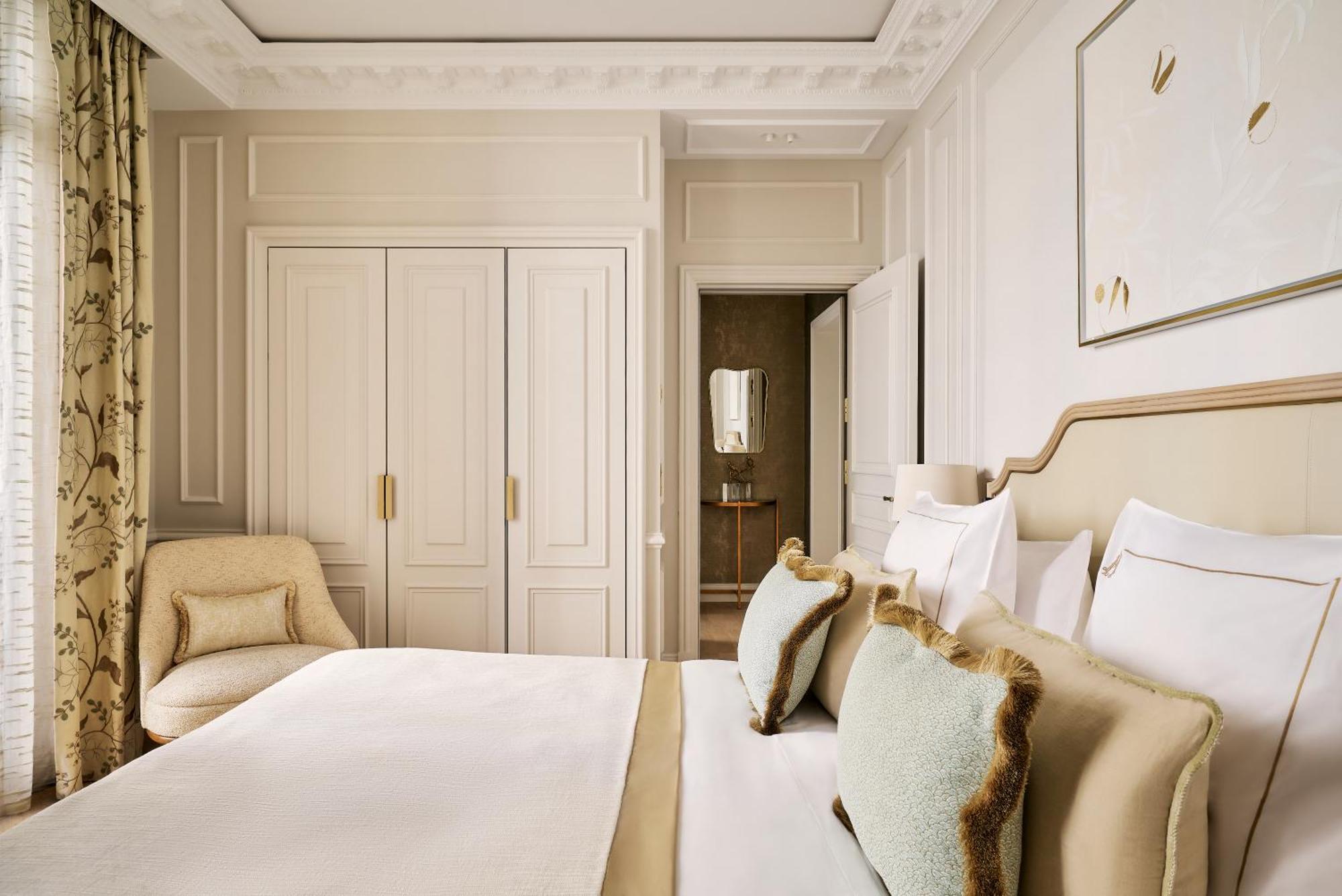 Deluxe Prestige Room City or Courtyard View