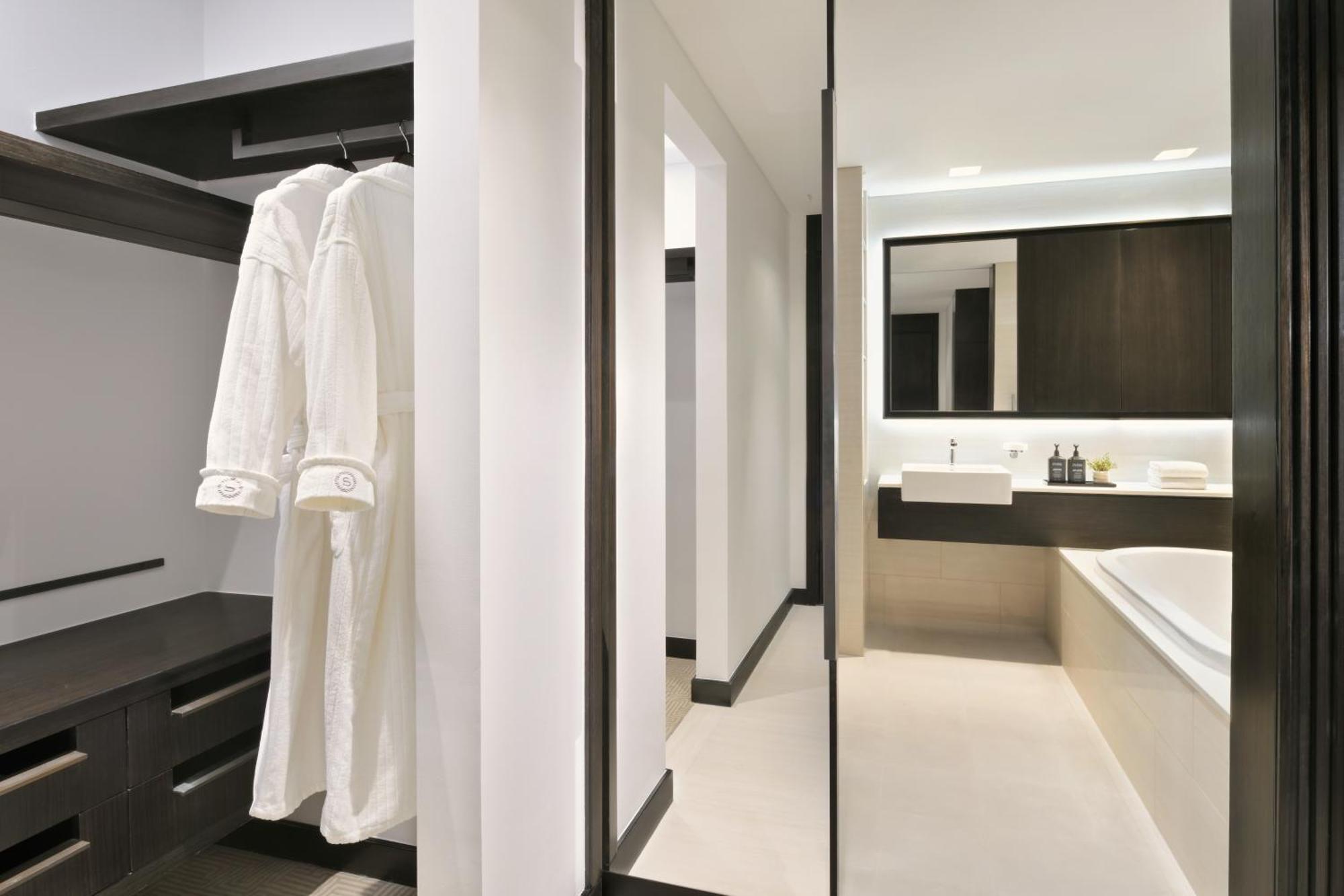 Three Bedroom Apartment 3 Bedroom Apartment Skyline view