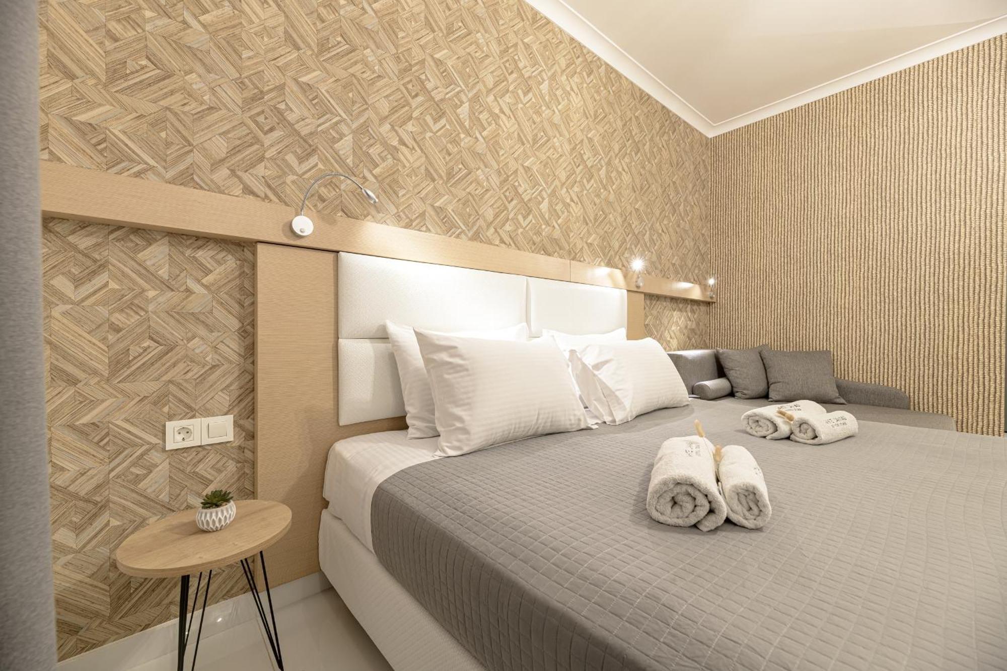 Studio with Pool View,1673968908:JPEG