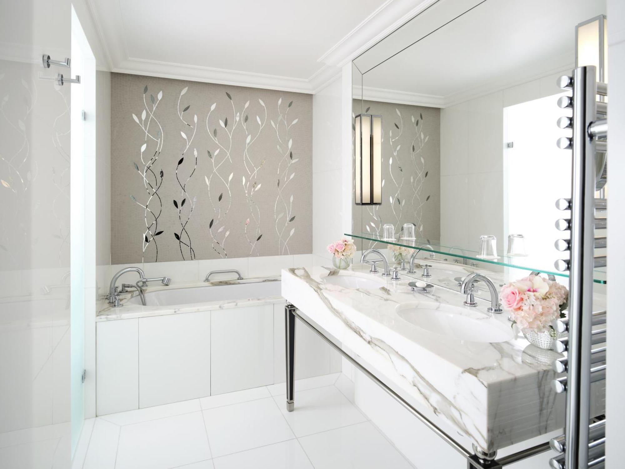 Junior Suite avenue Montaigne view