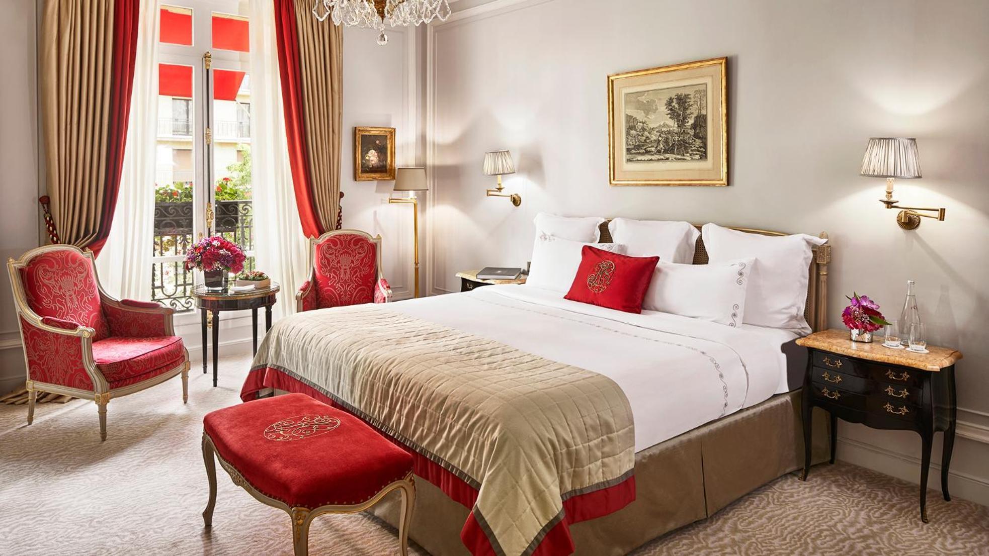 Deluxe Suite avenue Montaigne view