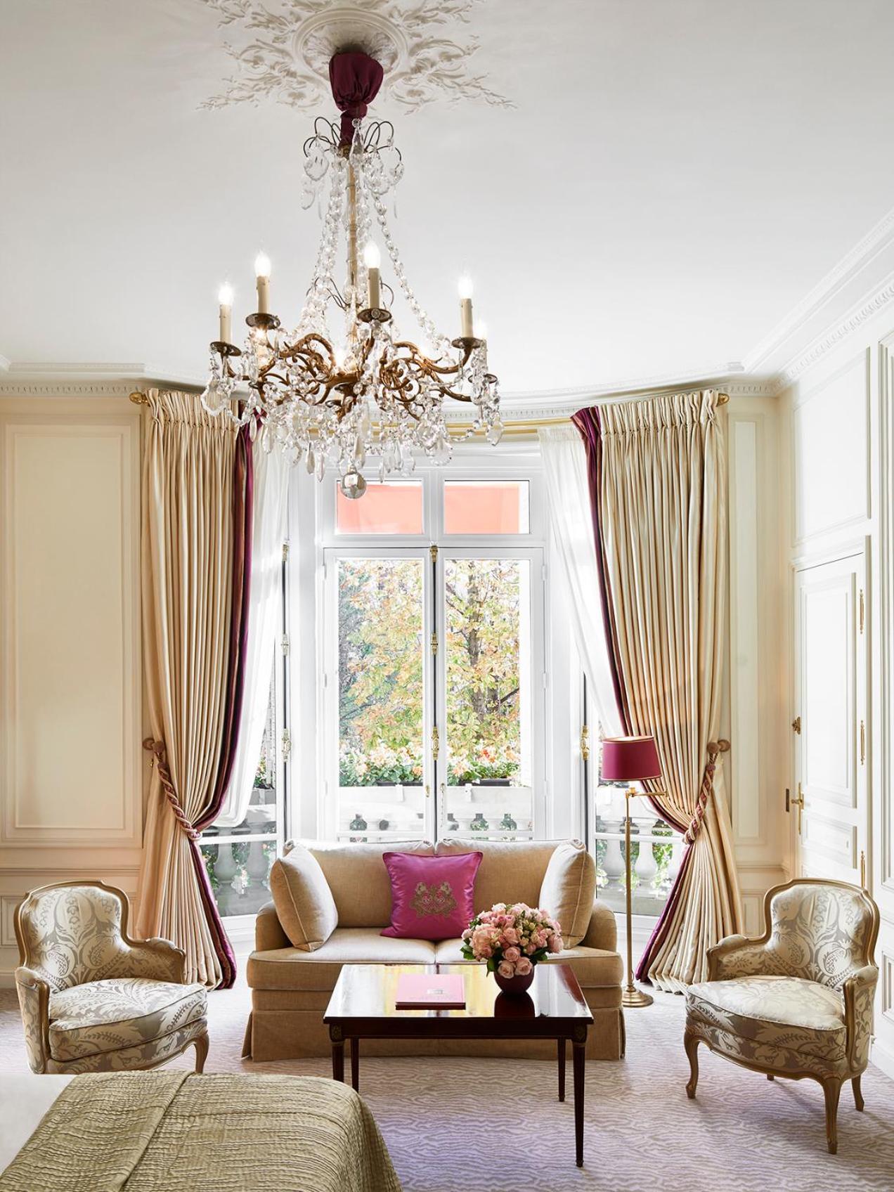 Junior Suite avenue Montaigne view