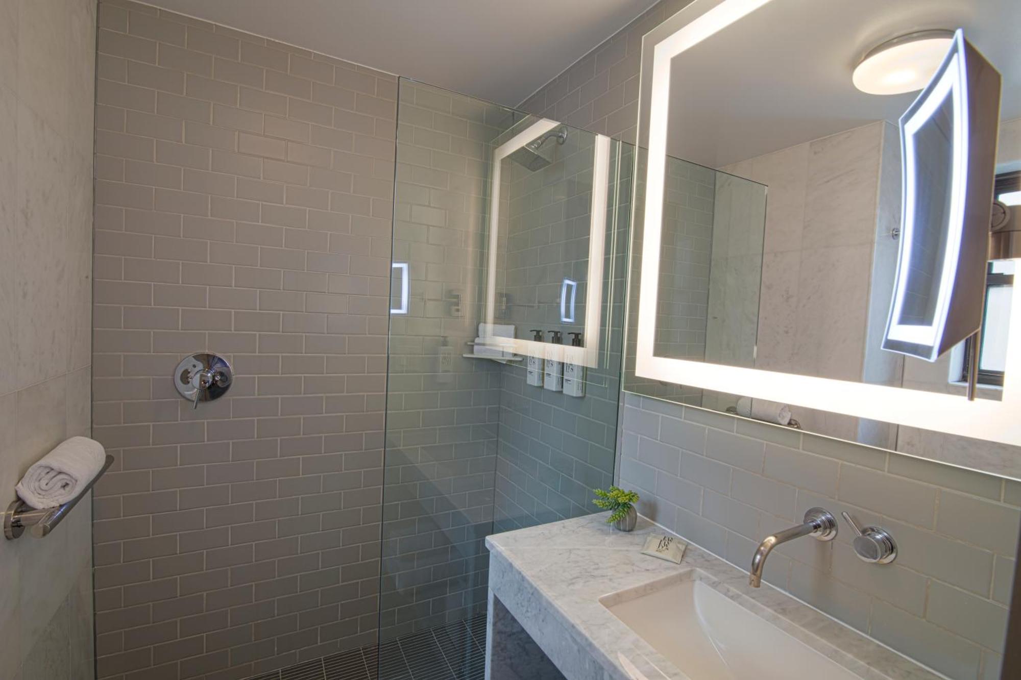 Apartament typu suite Thomas Edison z tarasem i 2 sypialniami z łóżkiem typu queen-size