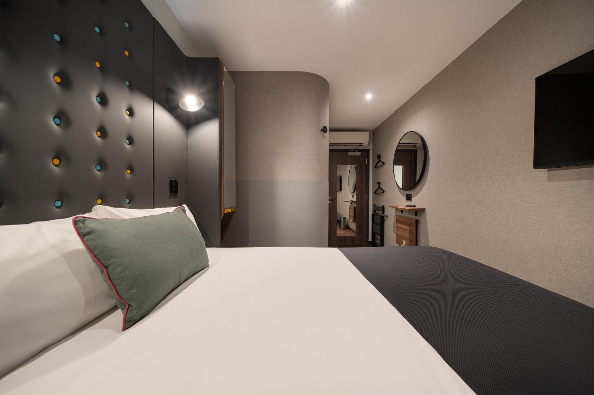 Cosy Double Room no Window,1674739889:JPEG