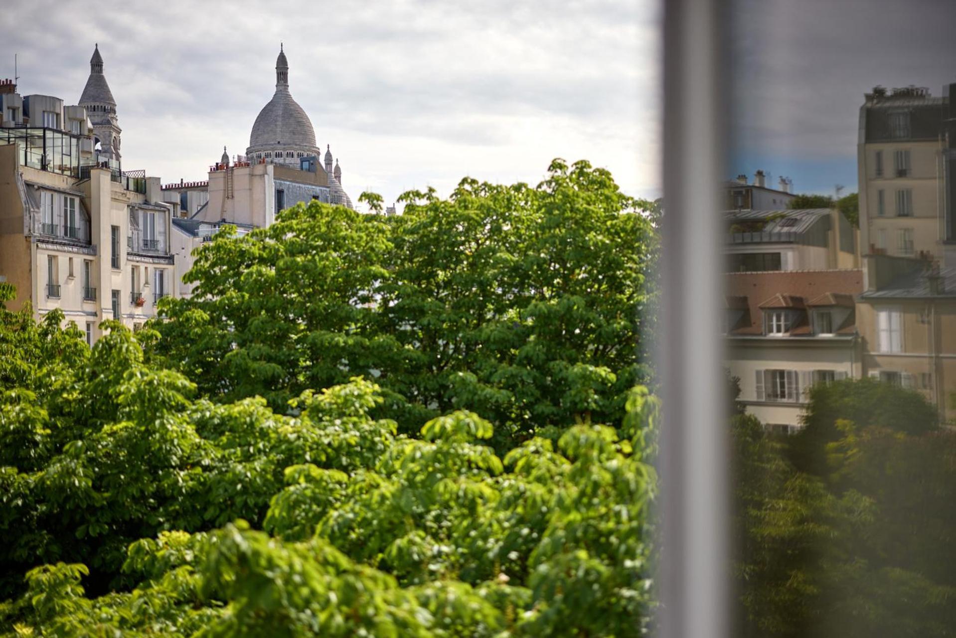 Superior Triple Room Balcony Eiffel Tower Sacre Coeur View