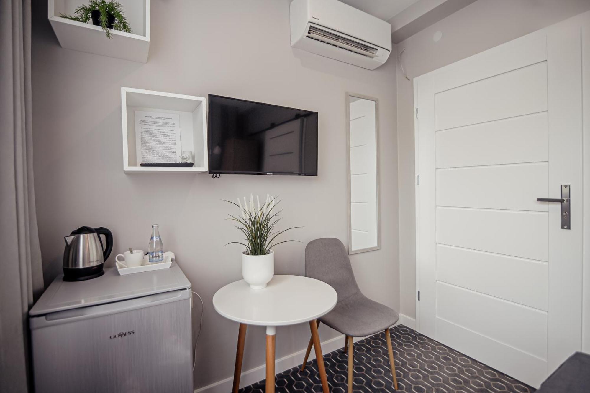 Small Single Room,1676866221:JPEG