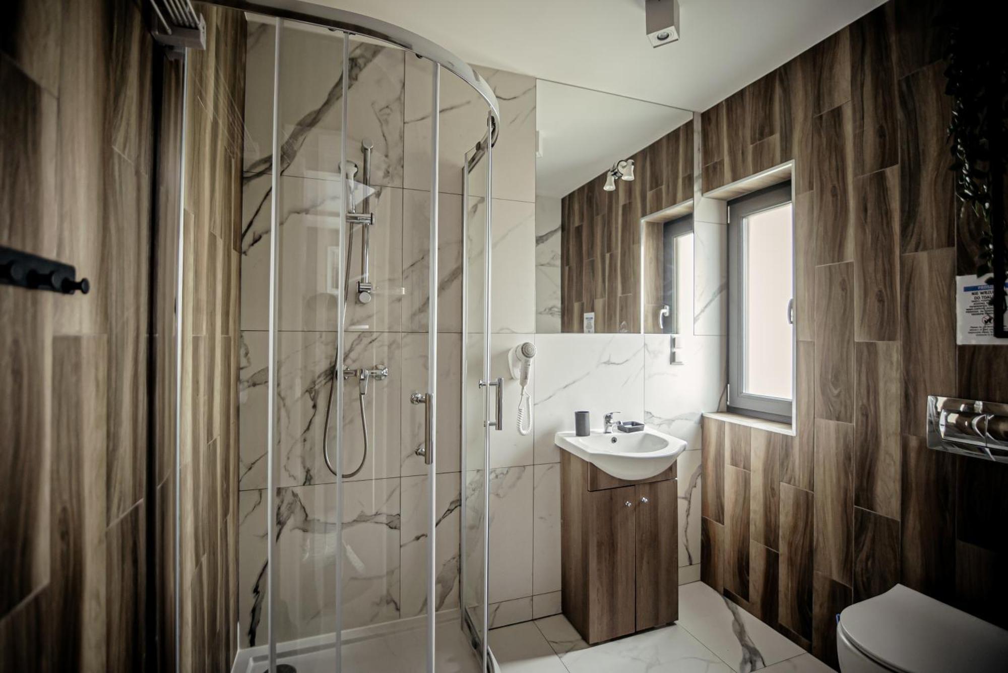 Large Double Room,1676866273:JPEG