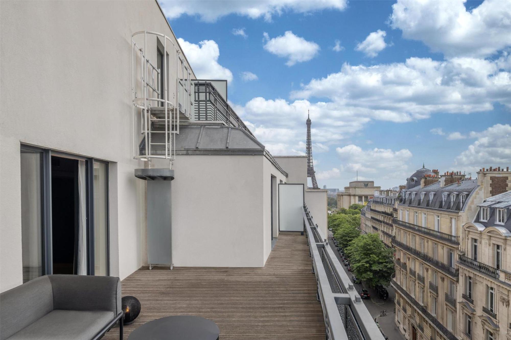 Eiffel Terrace Escape Room