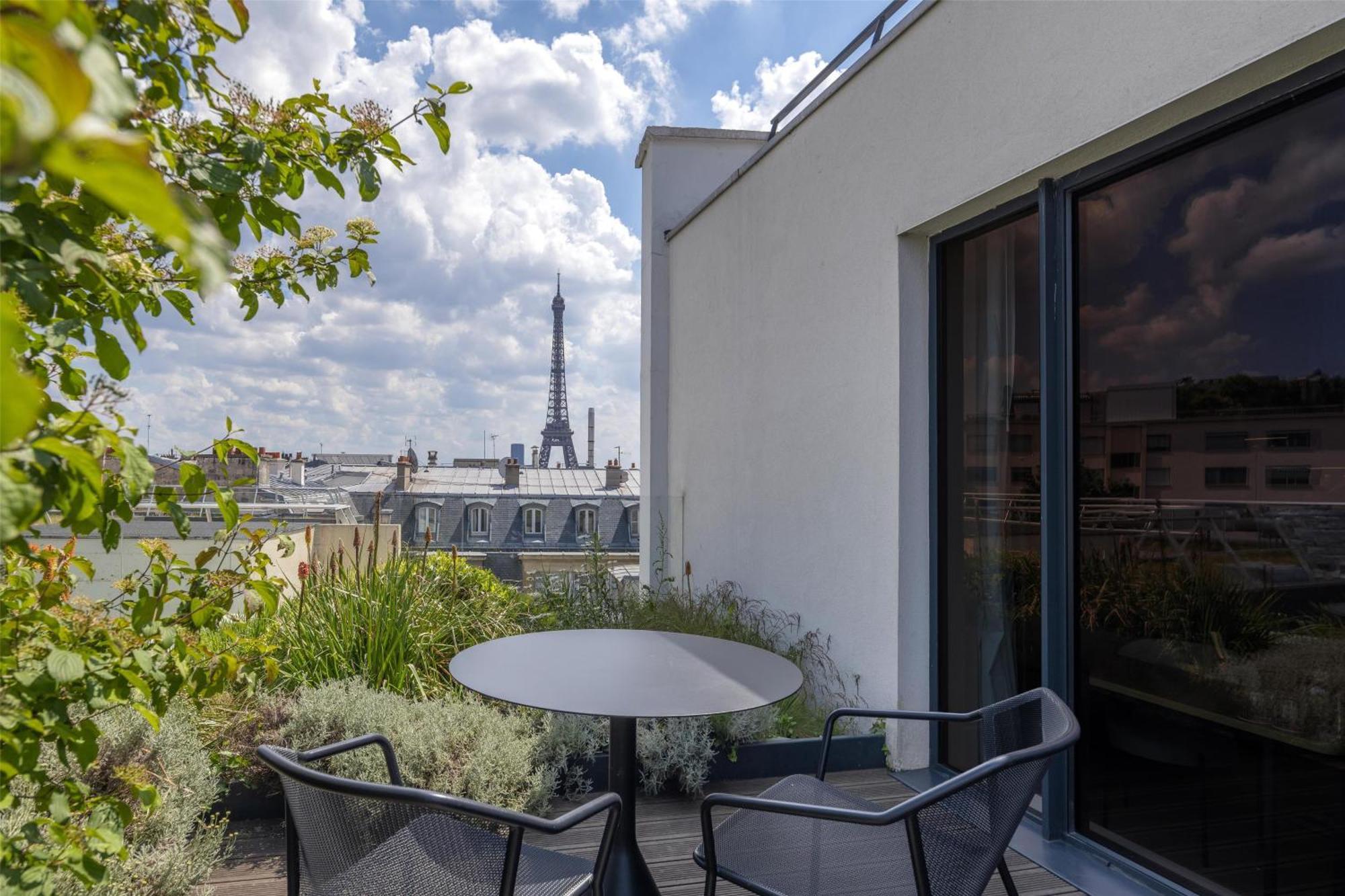 Eiffel Terrace Escape Room
