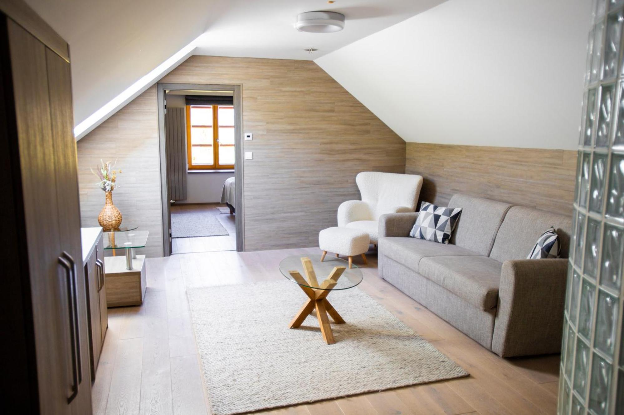 Junior Suite (Hotel),1743038405:JPEG