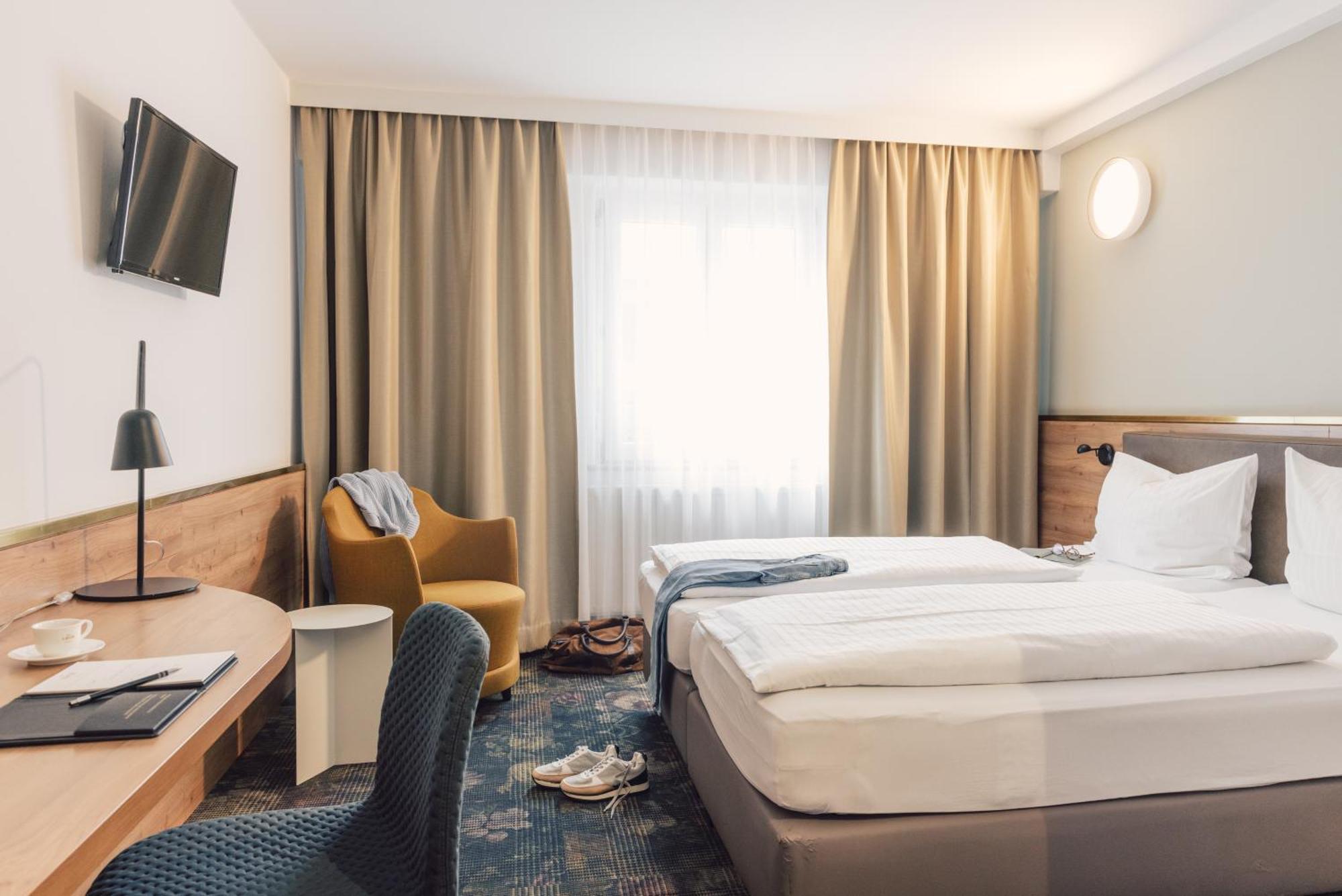 Double Room,1742566919:JPEG
