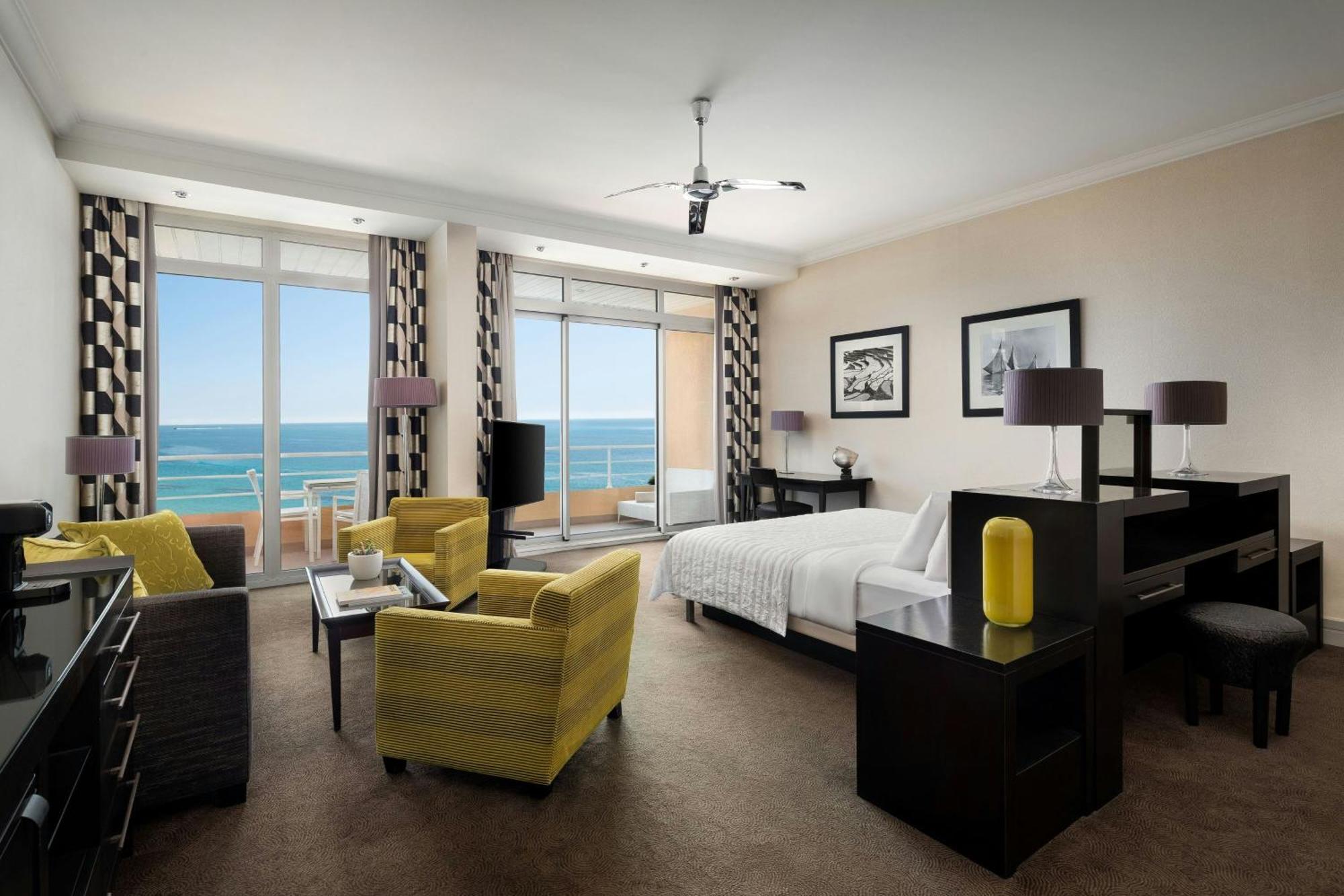 Junior Suite 1 King Sea view High floor Balcony