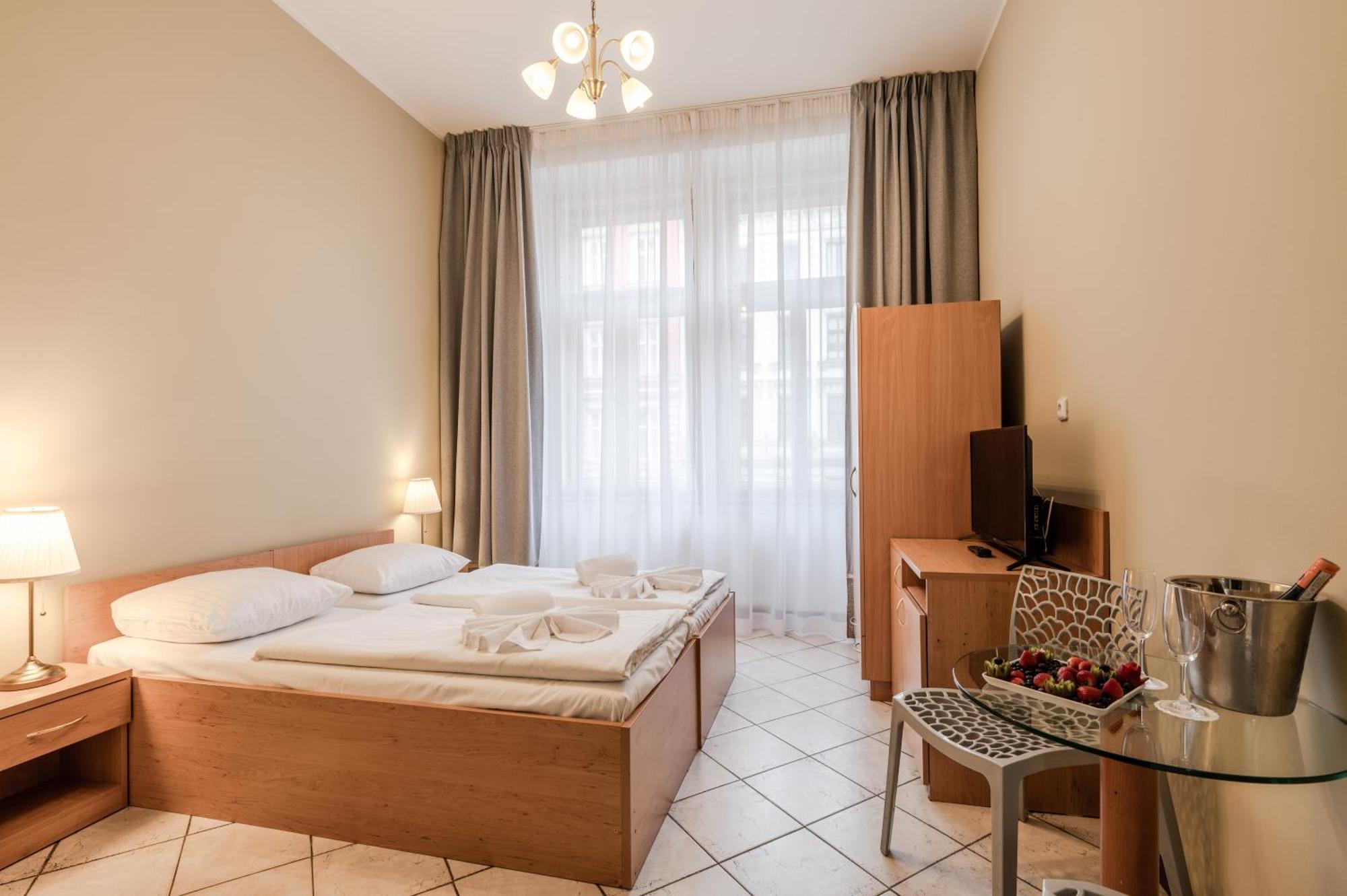 Pokój Dwuosobowy z 1 lub 2 łóżkami i łazienką