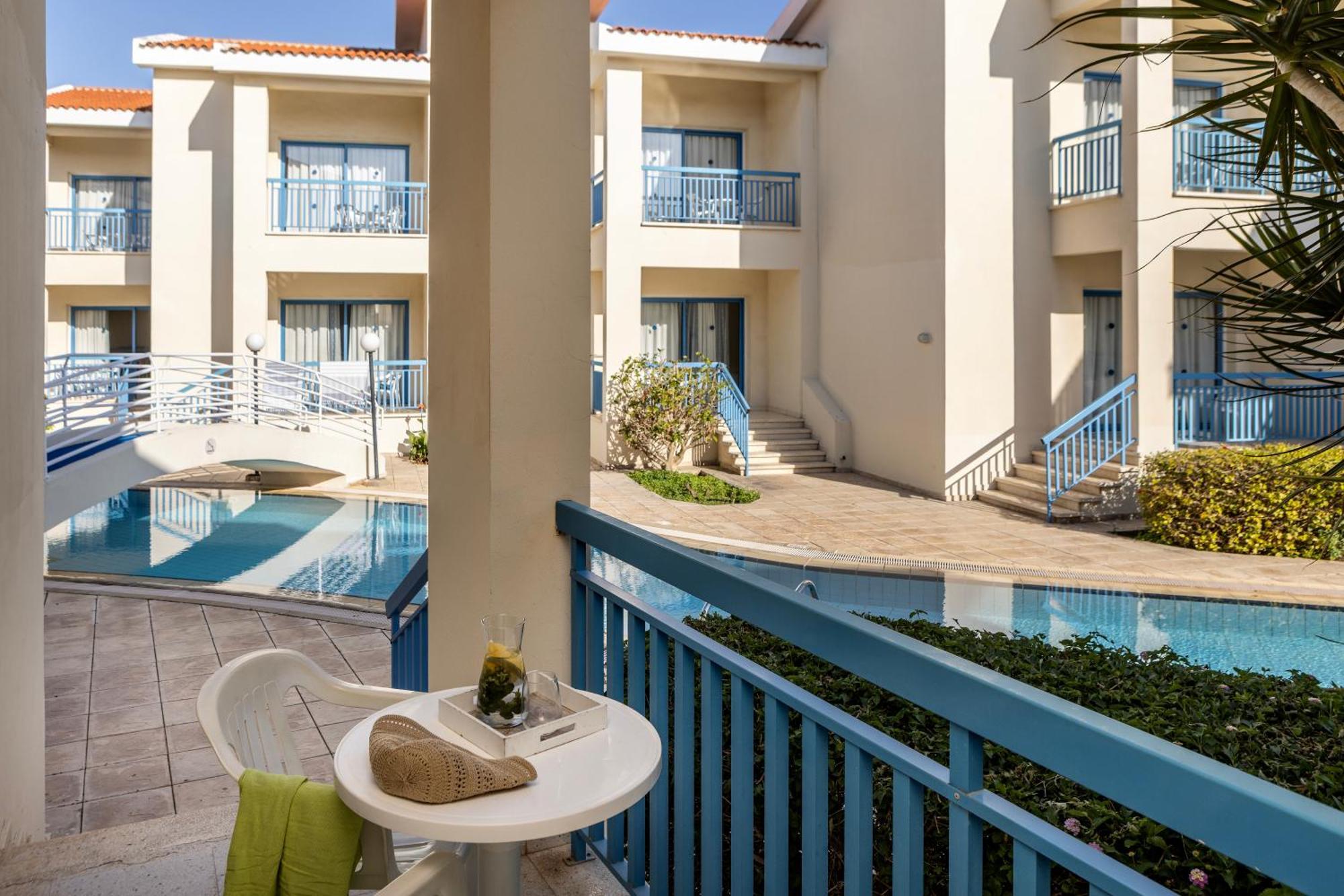 Superior Twin Room Pool View