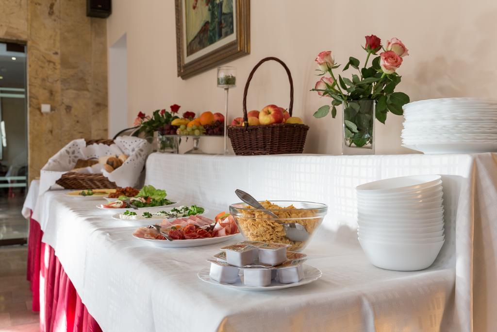 Triple Room,370891546:JPEG