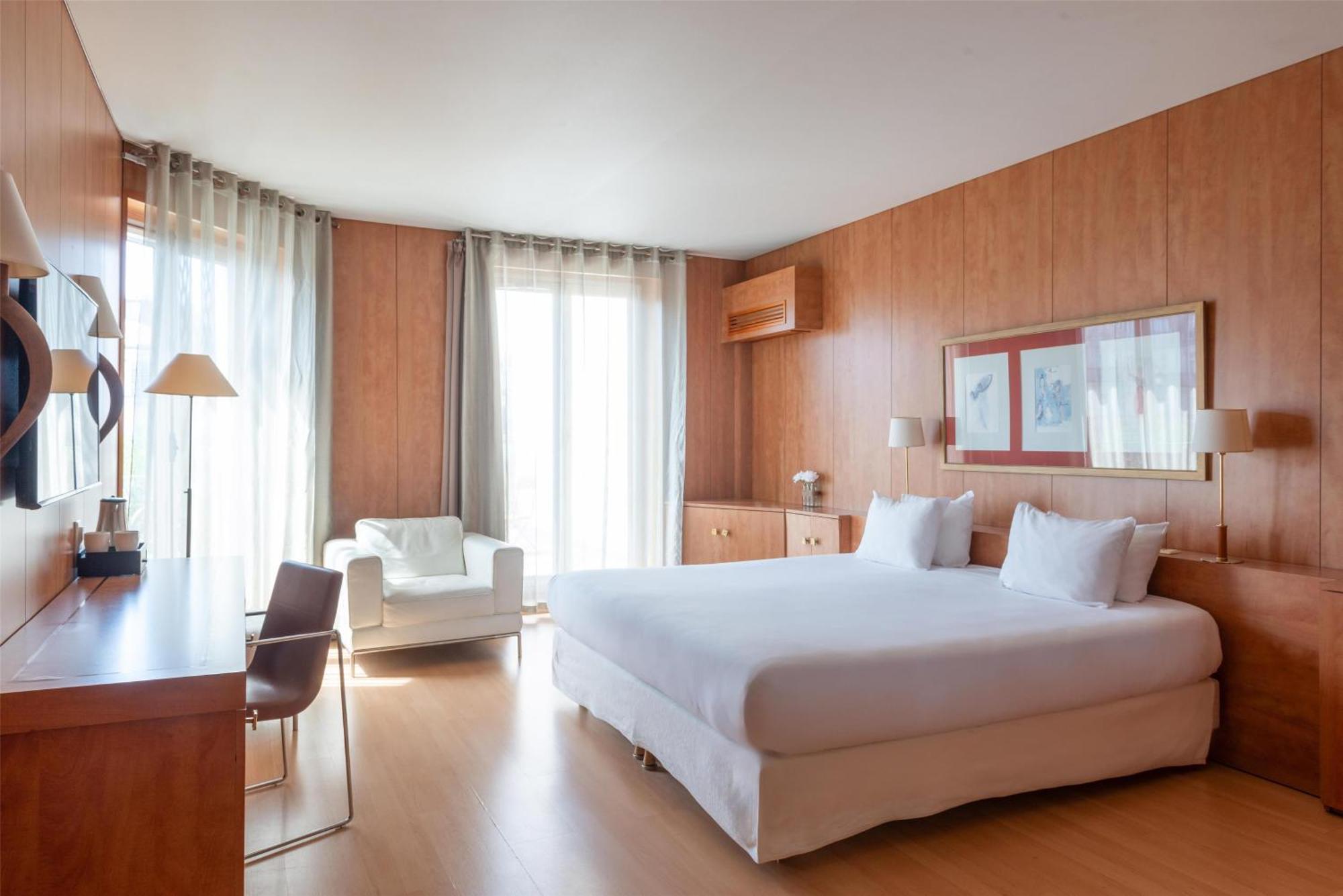 Deluxe King Room