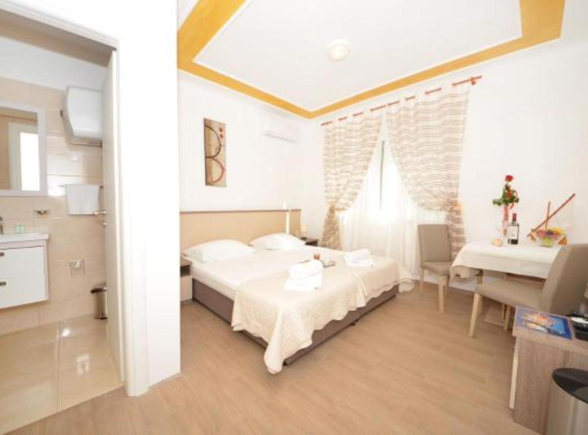 Twin Room Private Bathroom