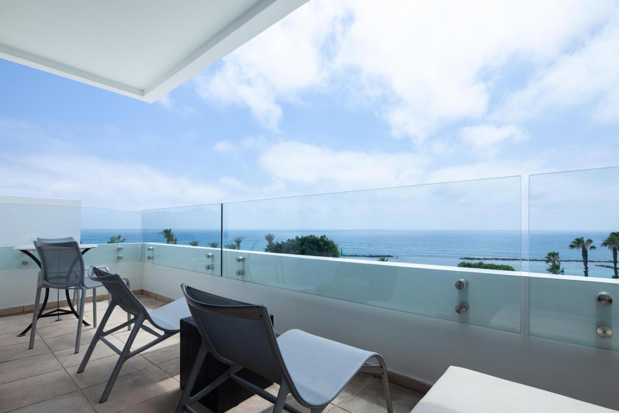 Deluxe One Bedroom Sea View Suite