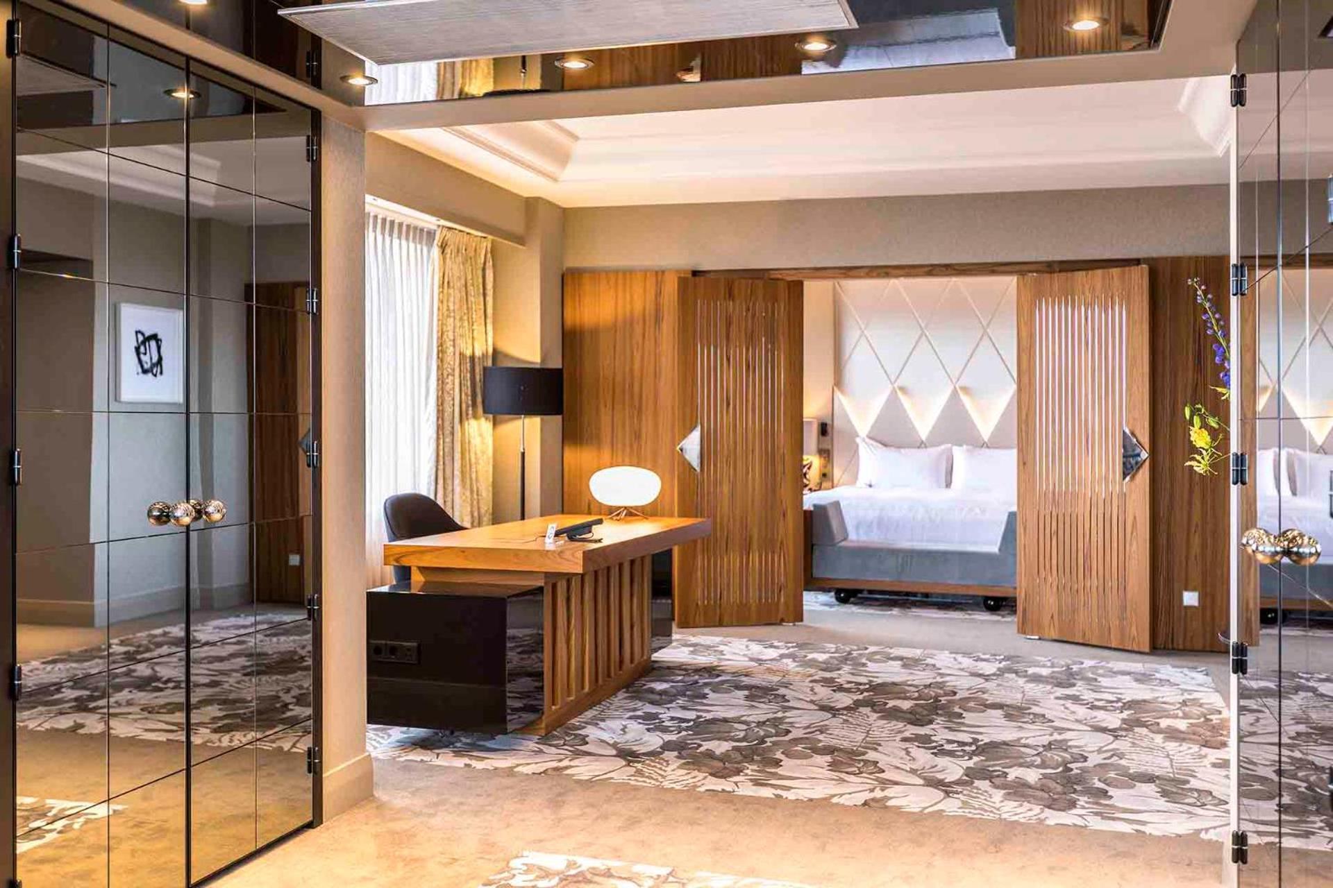 Deluxe Suite