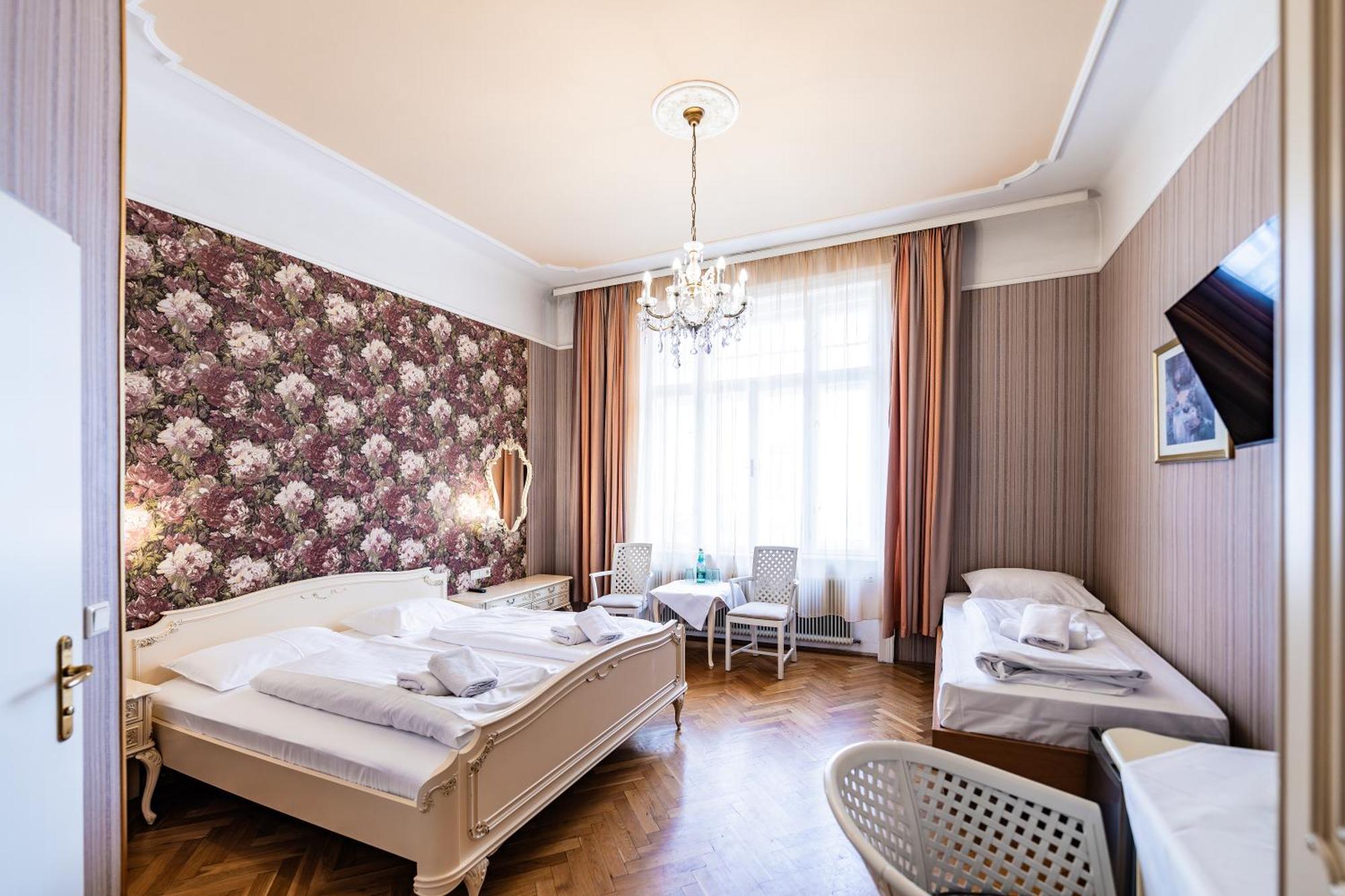Comfort Triple Room