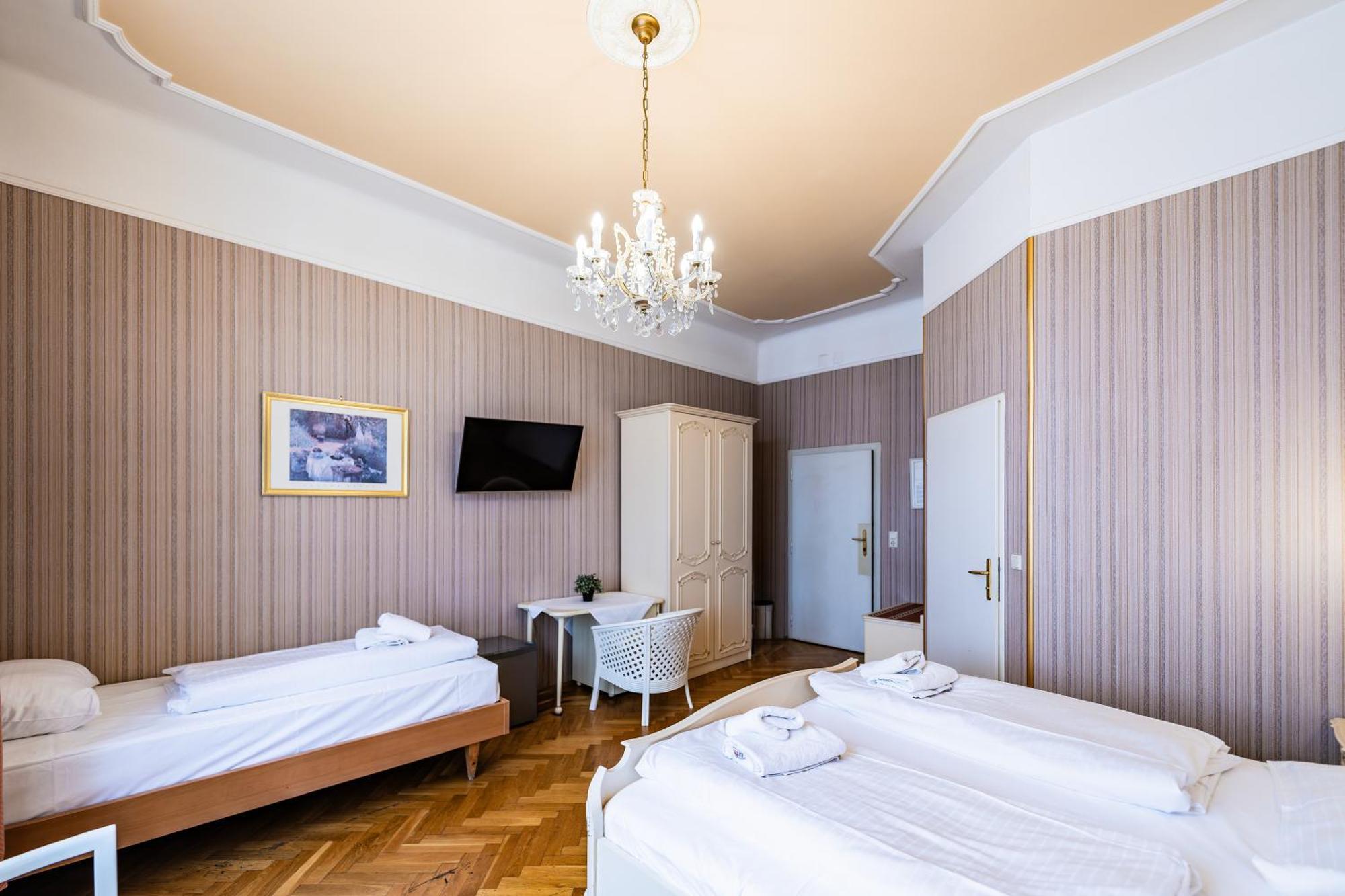 Comfort Triple Room