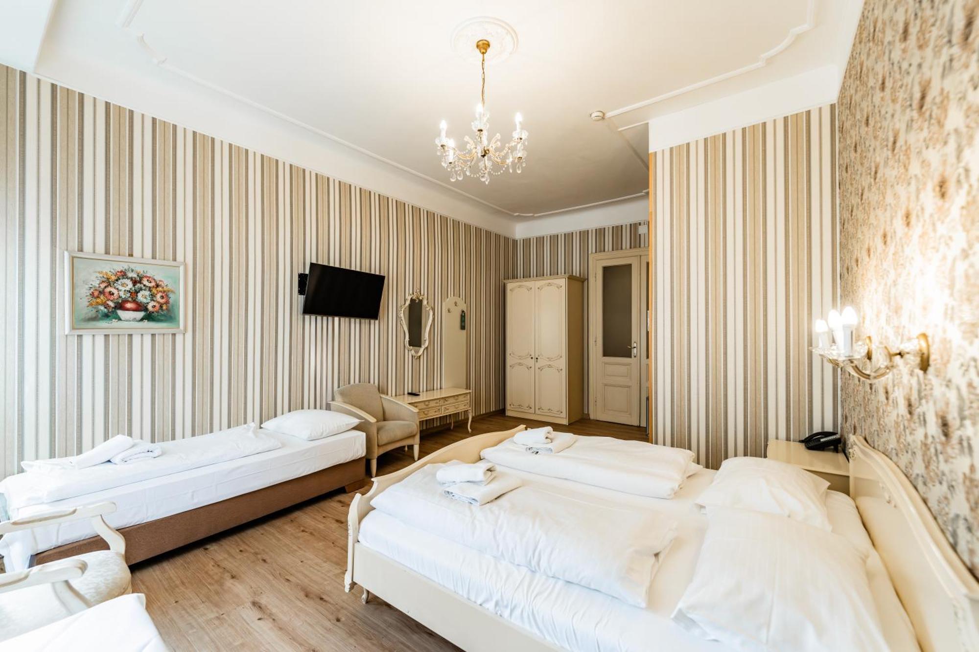 Comfort Triple Room