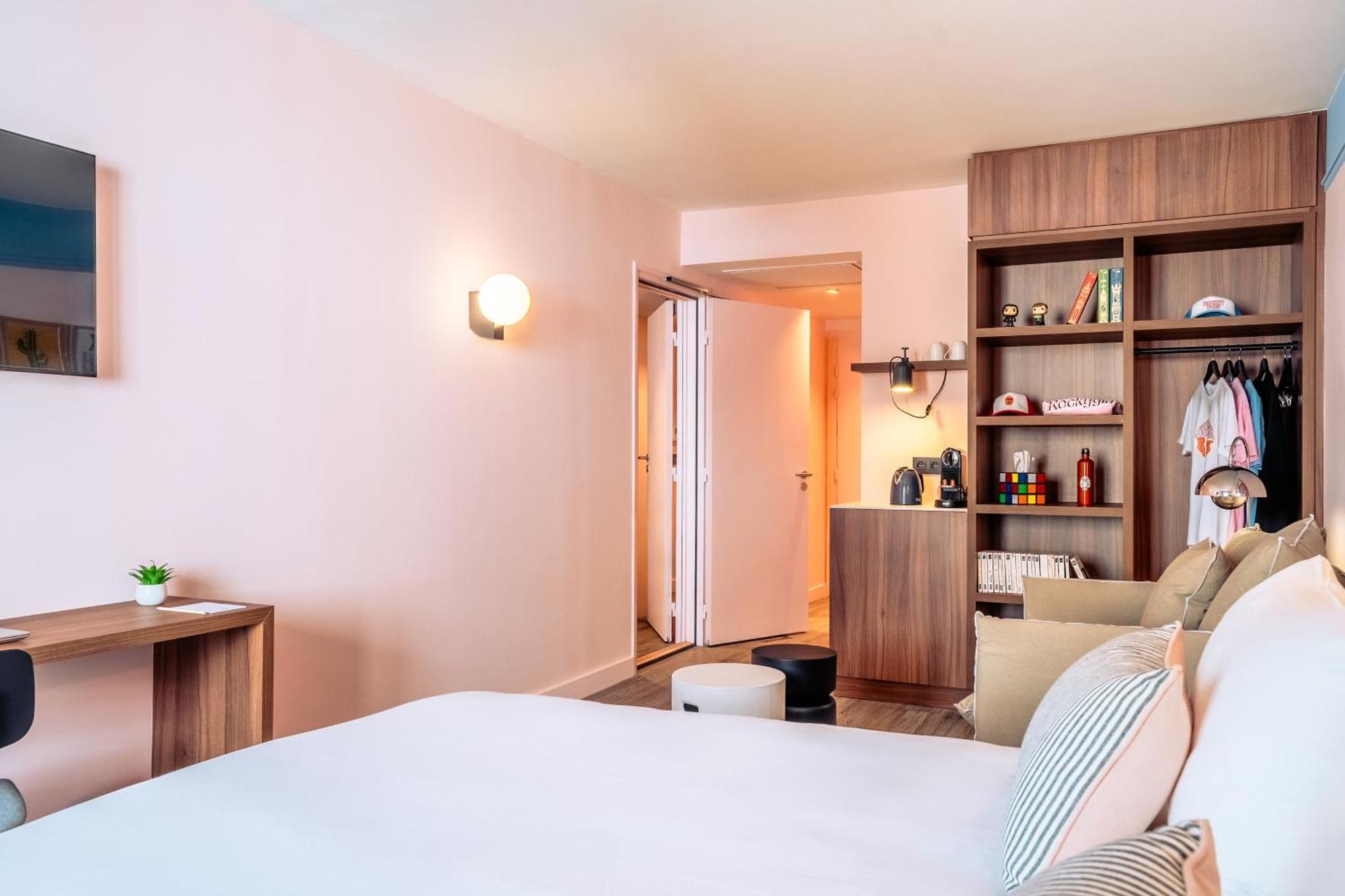 Connecting Rooms