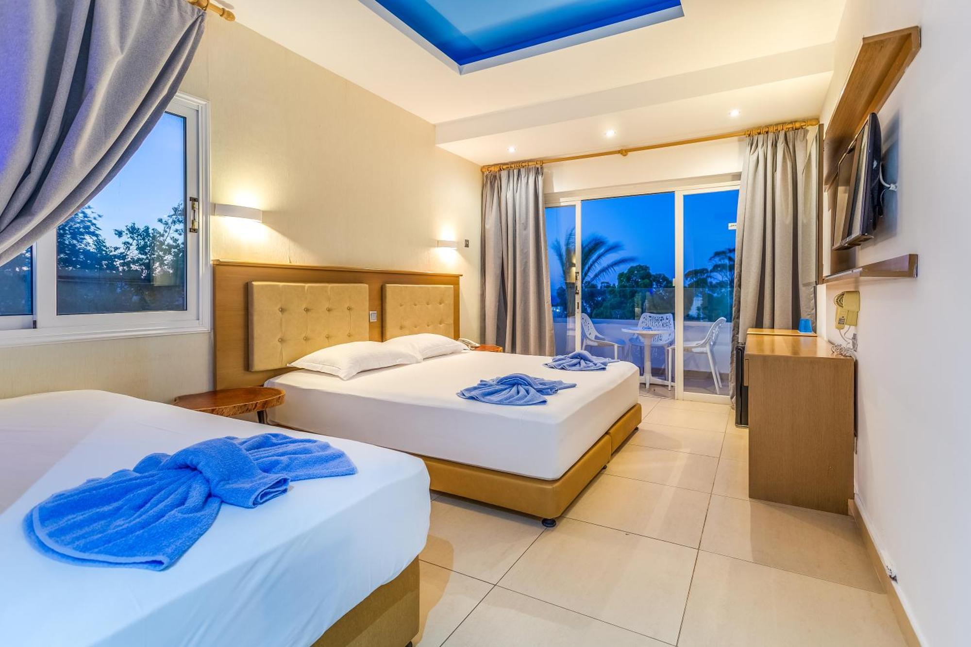 Triple Room Side Sea View