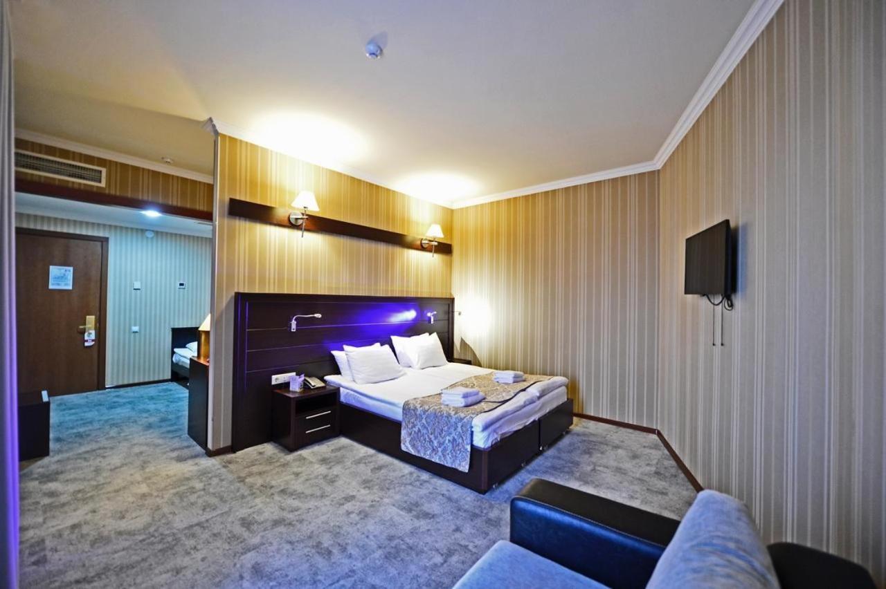 Family Room,1692030672:JPEG