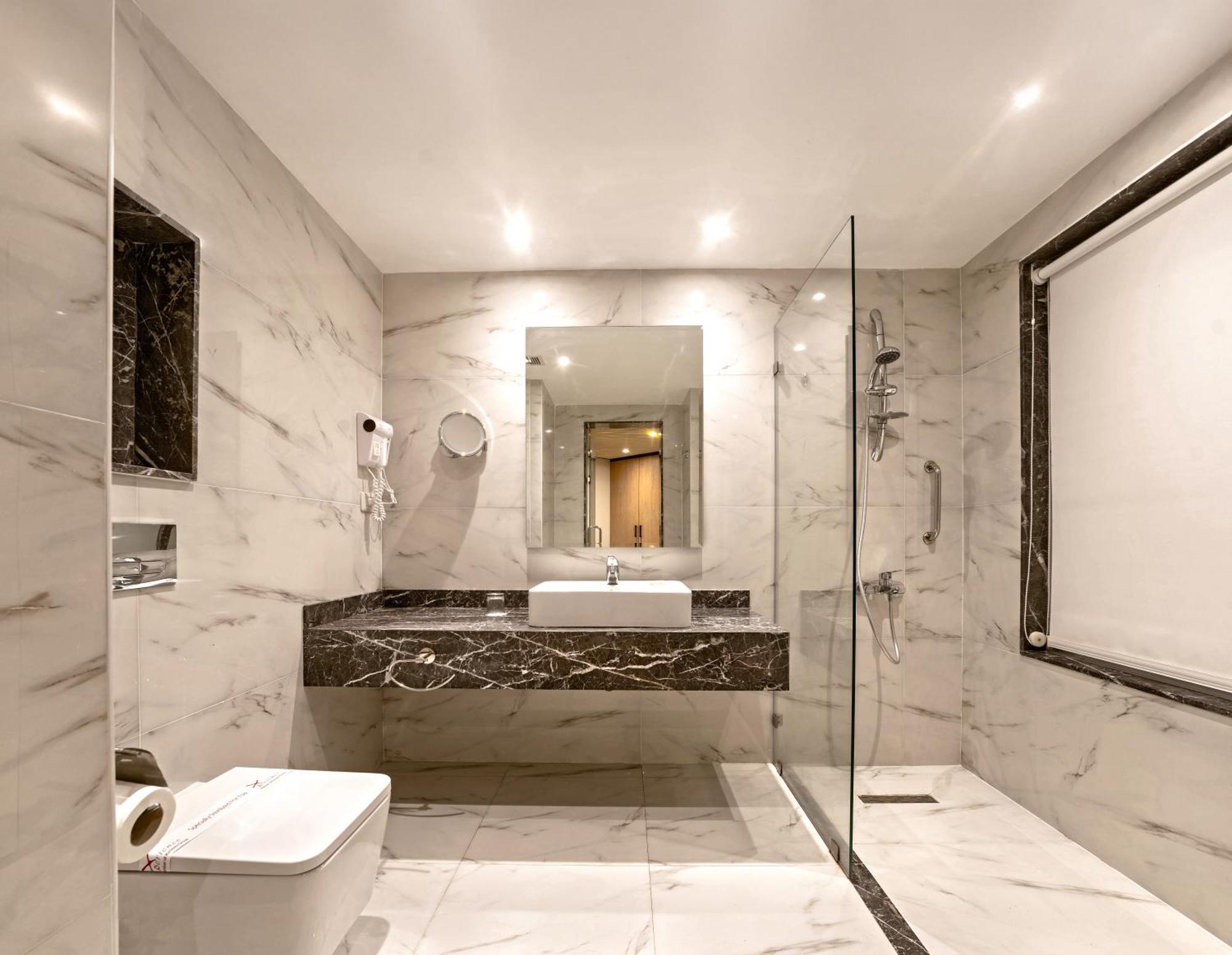 Deluxe Suite Spa Bath