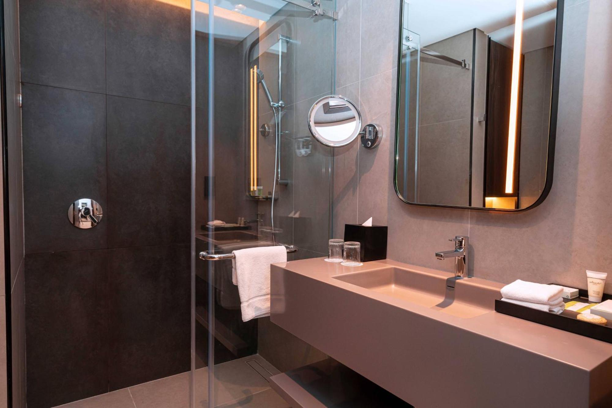 Standard King Room City View & Ladies Spa indulge more less