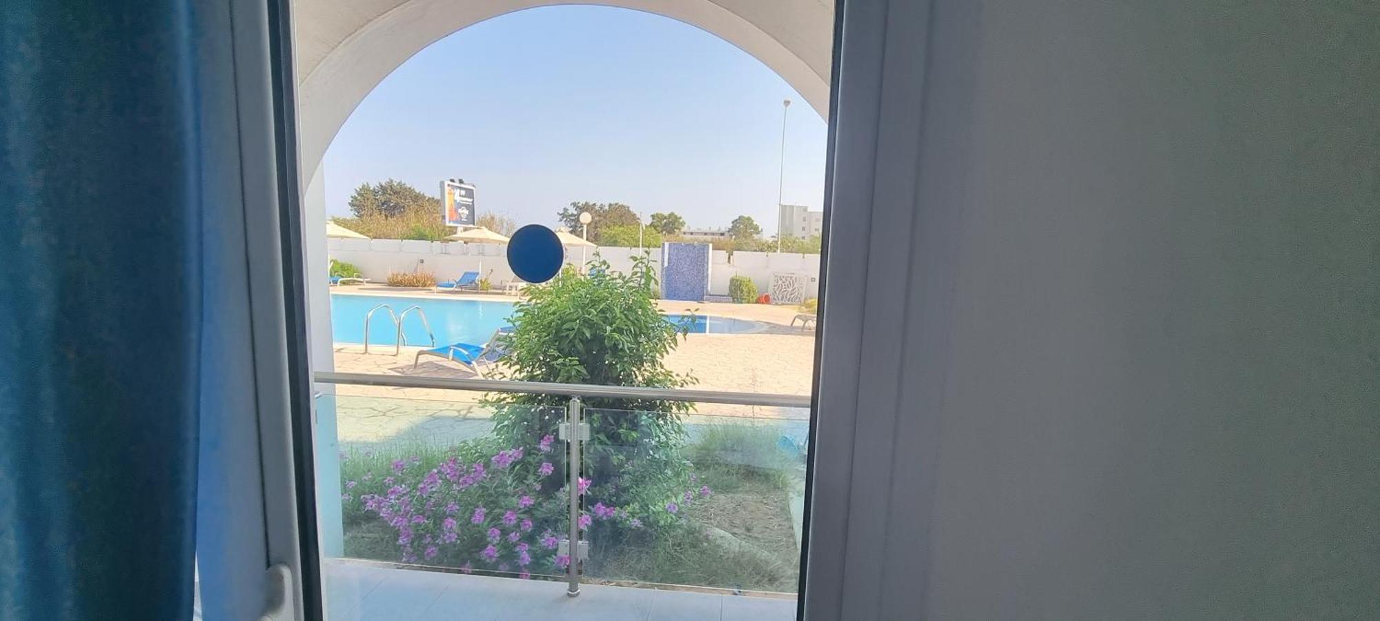 Deluxe One-Bedroom Apartment Pool View