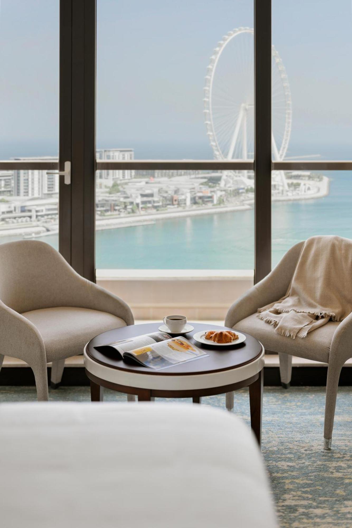 Family One Bedroom Suite 2 Balconies-Ain Dubai View-Coral Lounge Access