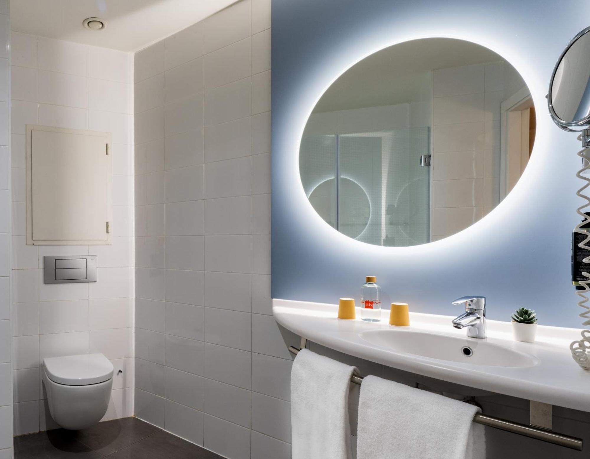 Room with Terrace,1697957716:JPEG